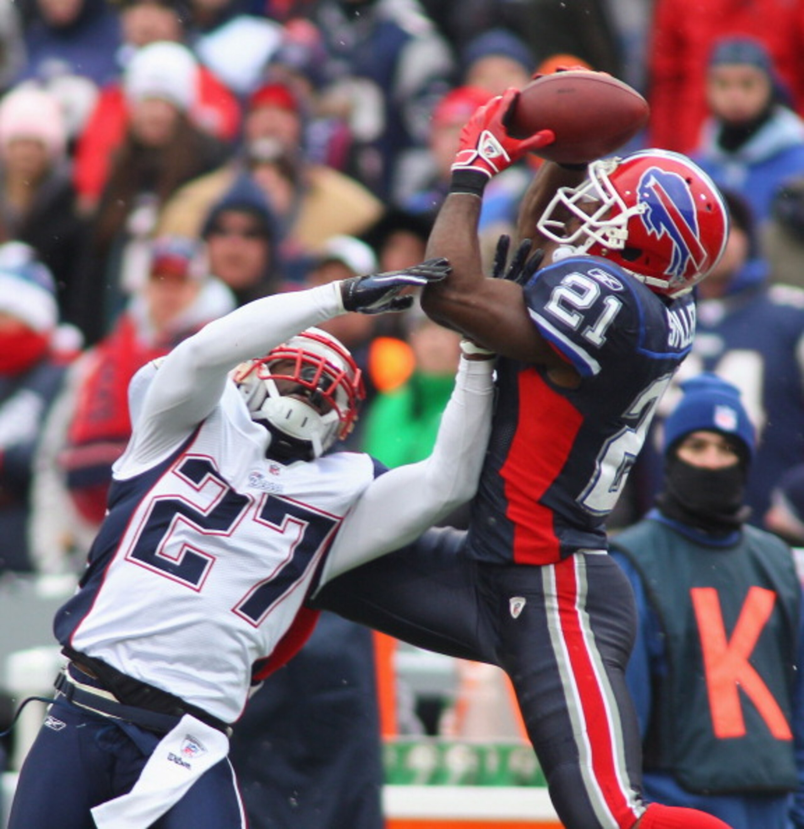 ORCHARD PARK, NY - DECEMBER 26: C.J. Spiller #21 of the Buffalo Bills makes a catch against Kyle Arrington #27 of the New England Patriots at Ralph Wilson Stadium on December 26, 2010 in Orchard Park, New York. (Photo by Rick Stewart/Getty Images) ORCHARD PARK, NY - DECEMBER 26: C.J. Spiller #21 of the Buffalo Bills makes a catch against Kyle Arrington #27 of the New England Patriots at Ralph Wilson Stadium on December 26, 2010 in Orchard Park, New York. (Photo by Rick Stewart/Getty Images)