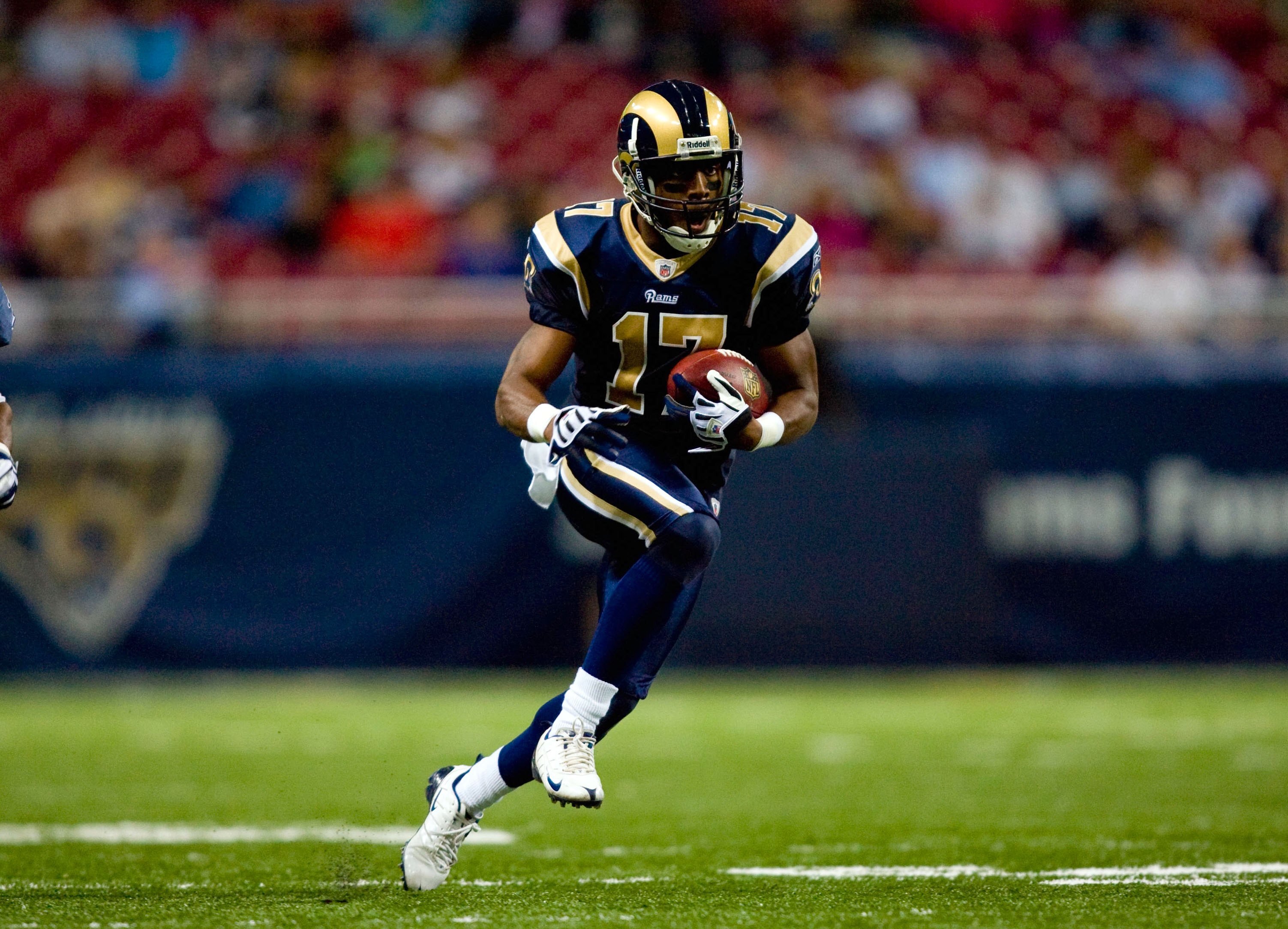 ST. LOUIS - NOVEMBER 29:  Donnie Avery #17 of the St. Louis Rams runs with the ball for yardage against the Seattle Seahawks during their NFL game at Edward Jones Dome on November 29, 2009 in St. Louis, Missouri. The Seahawks defeated the Rams 27-17.  (Ph