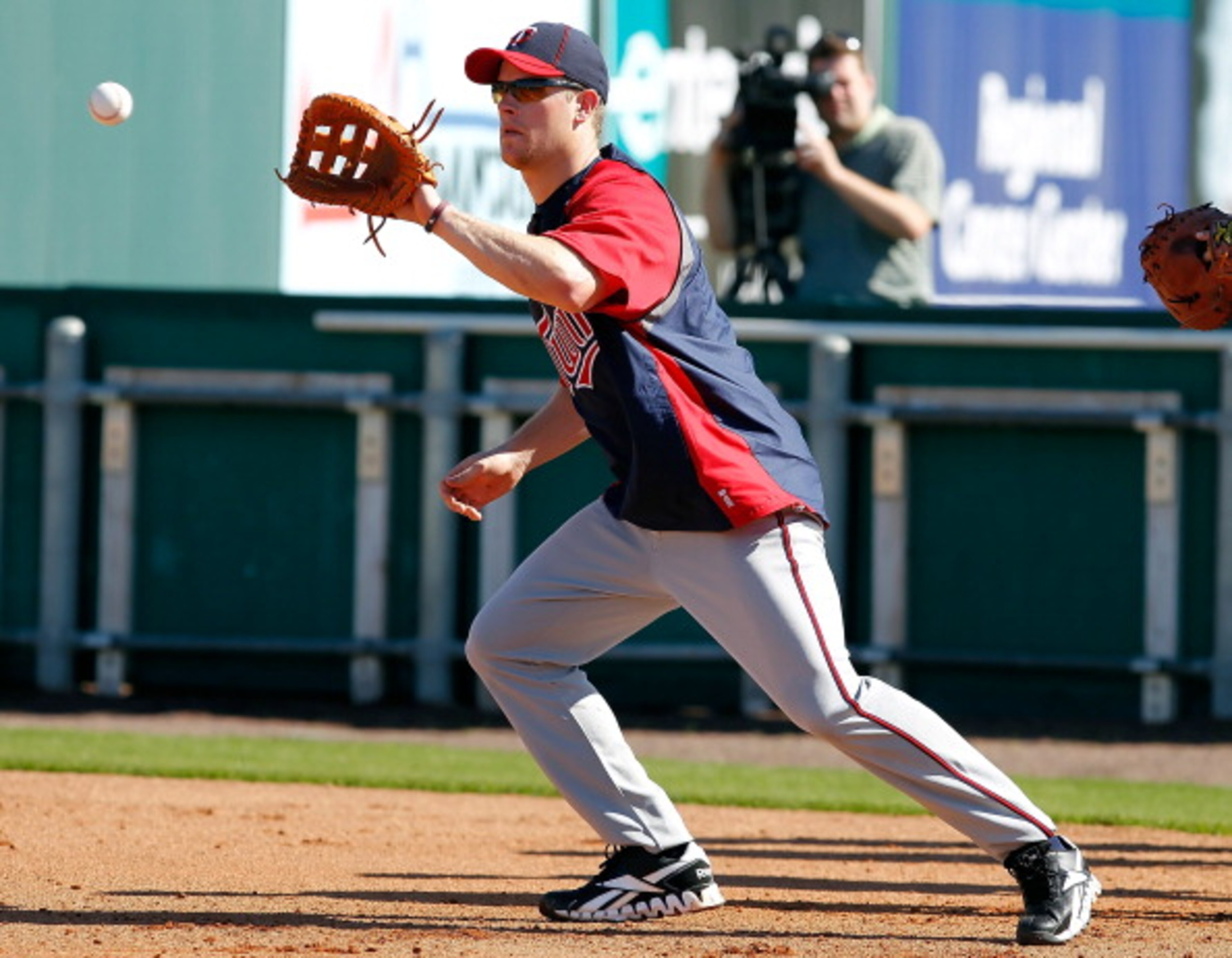 FORT MYERS, FL - FEBRUARY 23: Infielder Justin Morneau #33 of the Minnesota Twins fields some balls during a spring training workout session at Hammond Stadium on February 23, 2011 in Fort Myers, Florida. (Photo by J. Meric/Getty Images) FORT MYERS, FL - FEBRUARY 23: Infielder Justin Morneau #33 of the Minnesota Twins fields some balls during a spring training workout session at Hammond Stadium on February 23, 2011 in Fort Myers, Florida. (Photo by J. Meric/Getty Images)