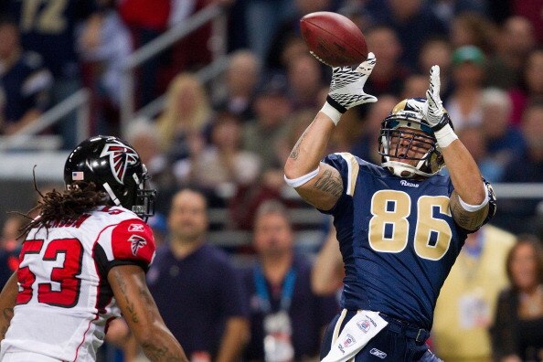 ST. LOUIS - NOVEMBER 21: Michael Hoomanawanui #86 of the St. Louis Rams hauls in a touchdown pass against the Atlanta Falcons at the Edward Jones Dome on November 21, 2010 in St. Louis, Missouri.  The Falcons beat the Rams 34-17.  (Photo by Dilip Vishwana
