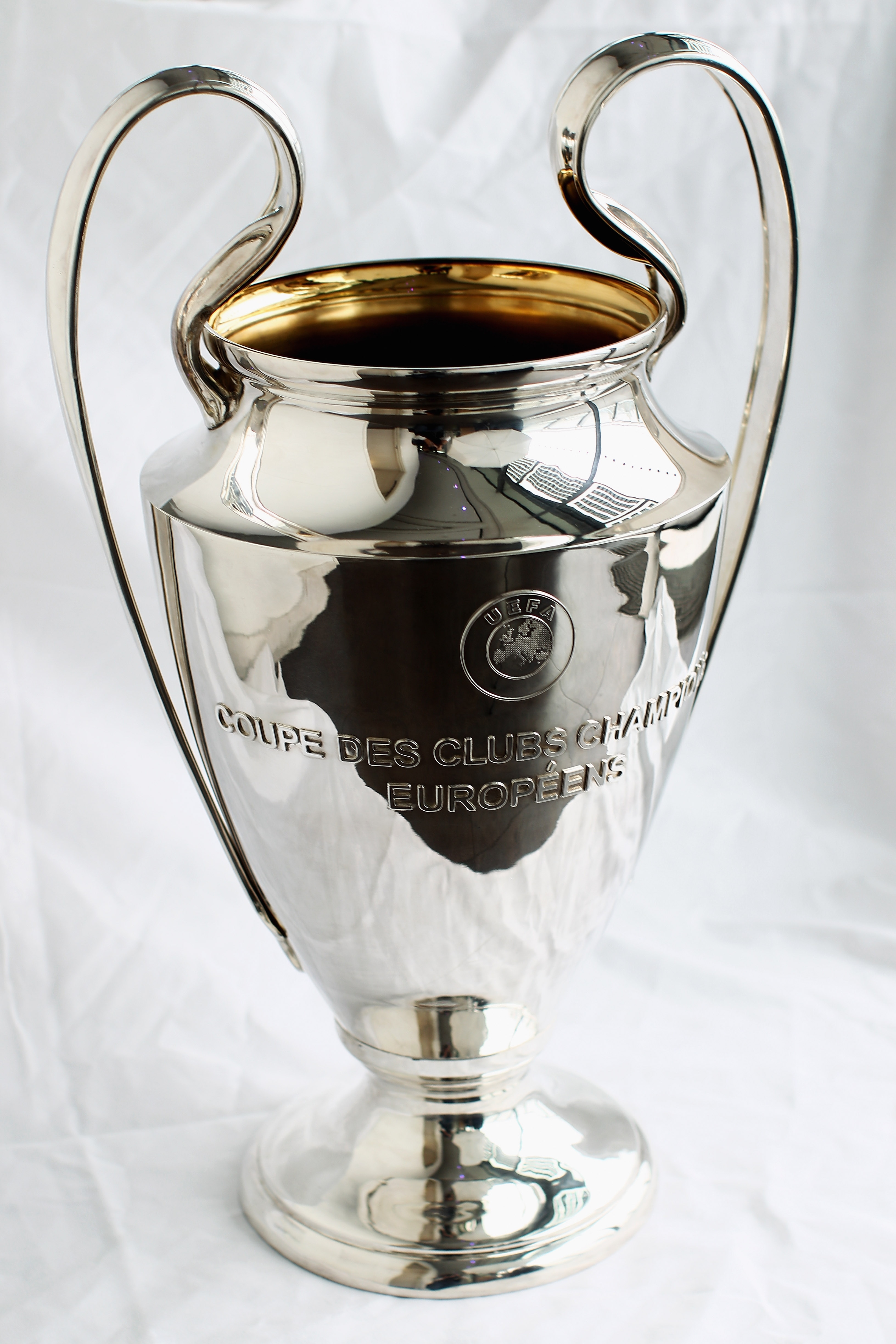 LONDON, ENGLAND - FEBRUARY 17:  A detailed view of the UEFA Champions League Trophy during the UEFA Champions League Final 2011 Ticket Launch at City Hall on February 17, 2011 in London, England.  (Photo by Dean Mouhtaropoulos/Getty Images)