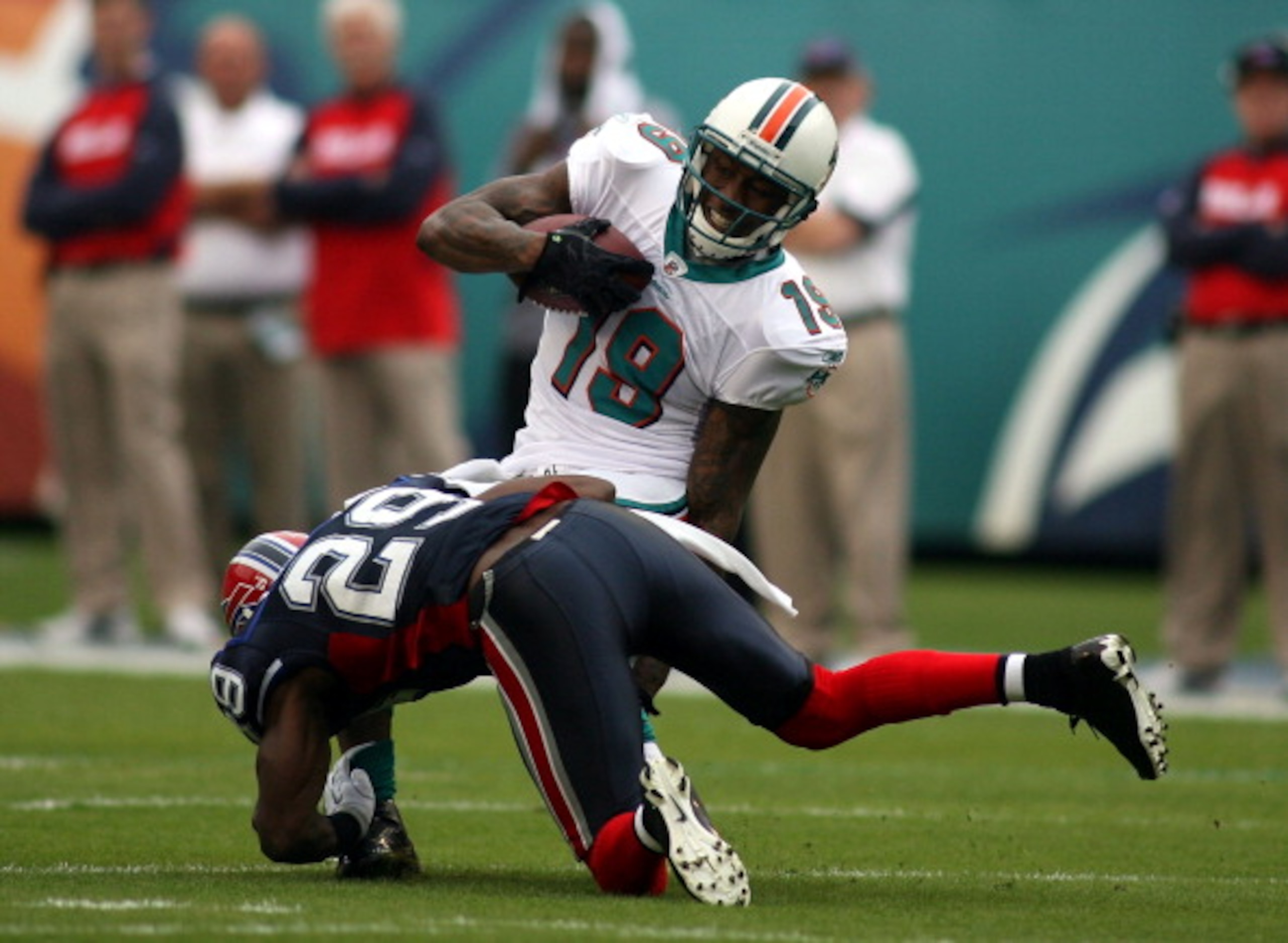 MIAMI - DECEMBER 19: Receiver Brandon Marshall #19 of the Miami Dolphins makes a catch against the Buffalo Bills at Sun Life Stadium on December 19, 2010 in Miami, Florida. The Bills defeated the Dolphins 17-14. (Photo by Marc Serota/Getty Images) MIAMI - DECEMBER 19: Receiver Brandon Marshall #19 of the Miami Dolphins makes a catch against the Buffalo Bills at Sun Life Stadium on December 19, 2010 in Miami, Florida. The Bills defeated the Dolphins 17-14. (Photo by Marc Serota/Getty Images)