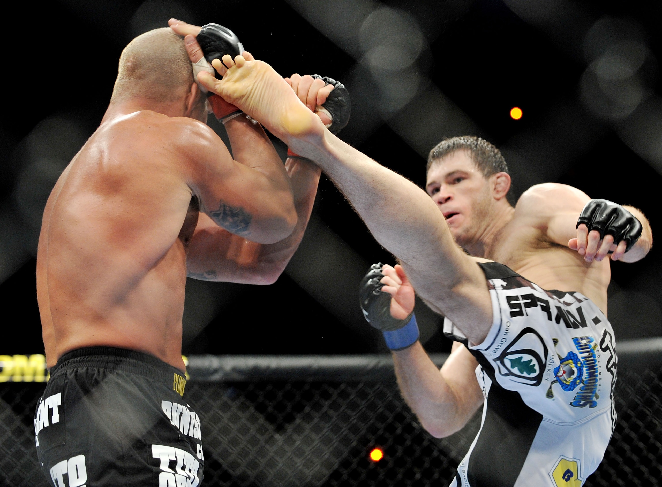 LAS VEGAS - NOVEMBER 21: Tito Ortiz (L) battles Forrest Griffin (R) during their Light Heavyweight Fight at the UFC 106 at Mandalay Bay Events Center on November 21, 2009 in Las Vegas, Nevada. (Photo by Jon Kopaloff/Getty Images)