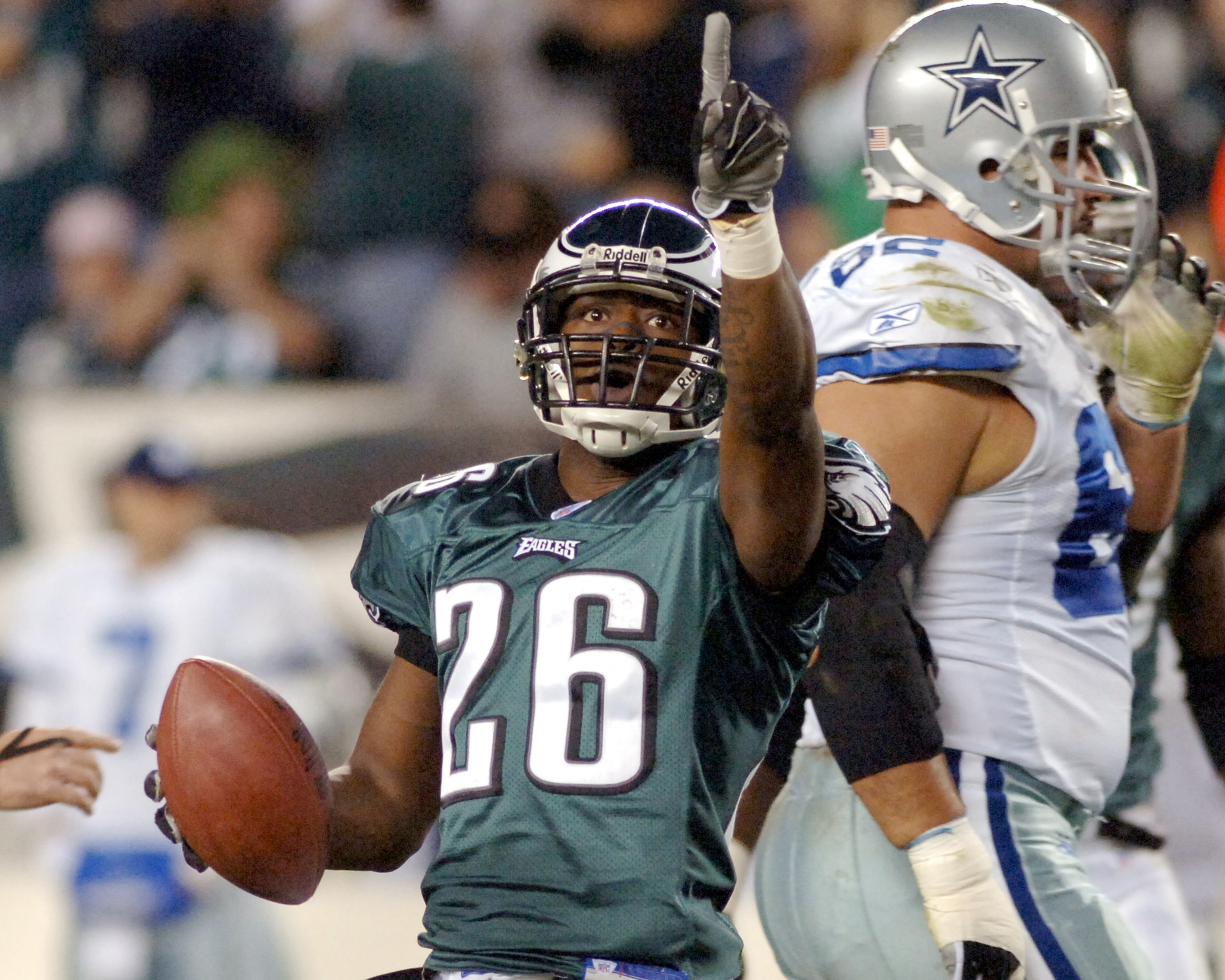 Philadelphia Eagles cornerback Lito Sheppard celebrates a second-quarter interception against the Dallas Cowboys November 14, 2005 at Lincoln Financial Field in Philadelphia.  (Photo by Al Messerschmidt/Getty Images)