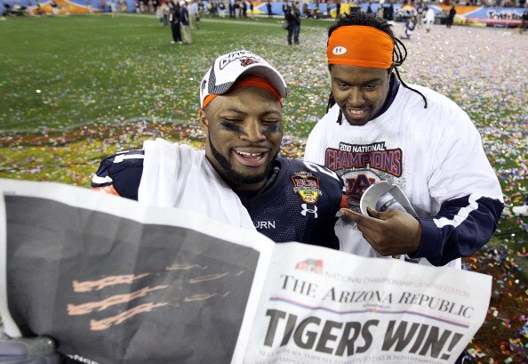 GLENDALE, AZ - JANUARY 10:  Auburn Tigers tigers players read the Arizona Republic after the Tigers defeated the Oregon Ducks 22-19 during the Tostitos BCS National Championship Game at University of Phoenix Stadium on January 10, 2011 in Glendale, Arizon