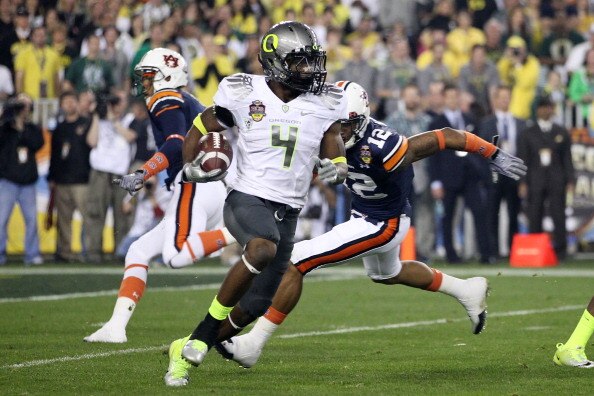 GLENDALE, AZ - JANUARY 10:  Josh Huff #4 of the Oregon Ducks runs down field against the Auburn Tigers during the Tostitos BCS National Championship Game at University of Phoenix Stadium on January 10, 2011 in Glendale, Arizona.  (Photo by Christian Peter
