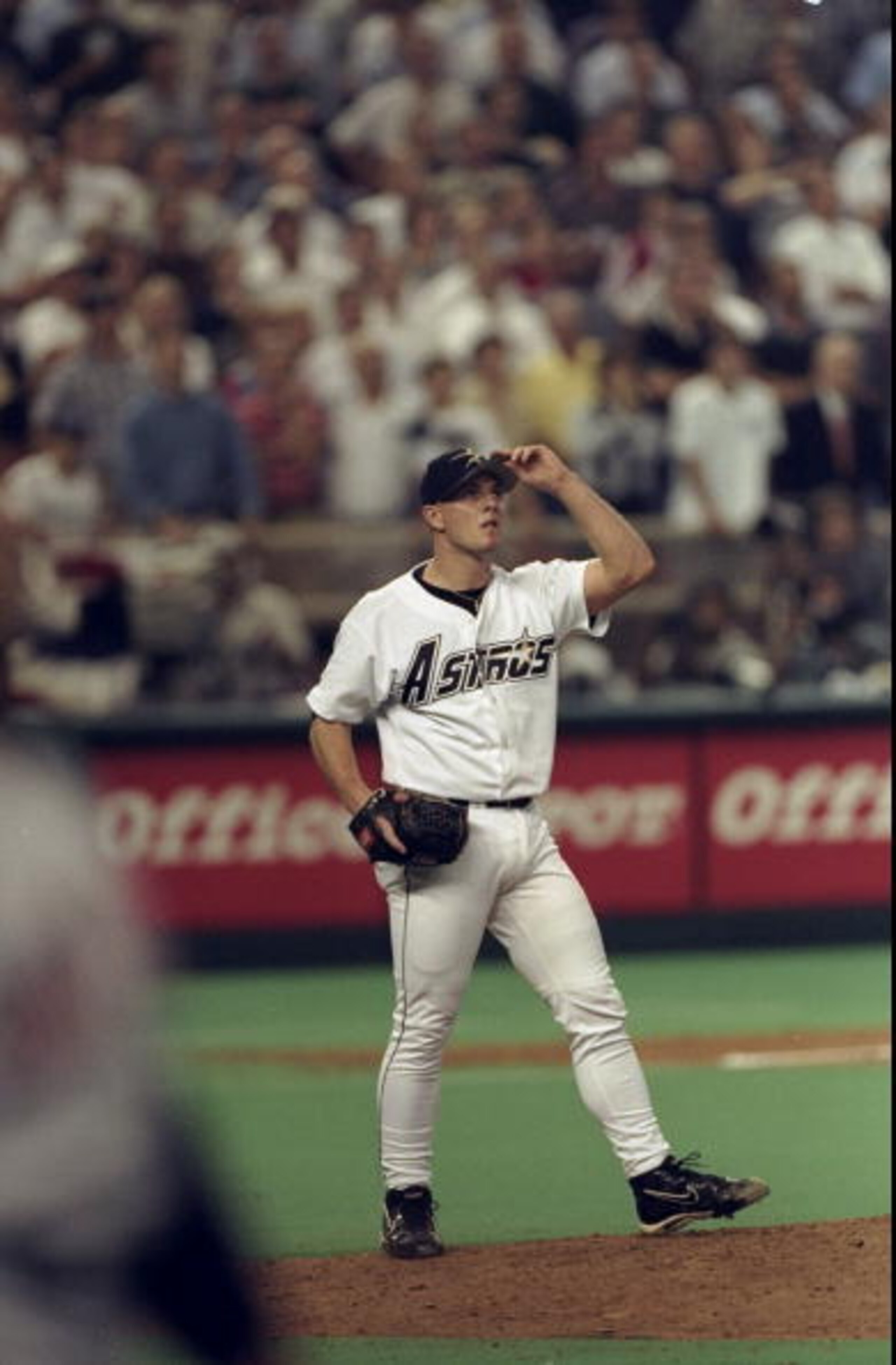 1 Oct 1998:  Pitcher Billy Wagner #13 of the Houston Astros in action during the National League Division Playoff Series Game 2 against the San Diego Padres at The Astrodome in Houston, Texas. The Astros defeated the Padres 5-4. Mandatory Credit: Stephen