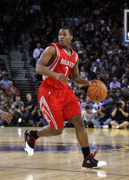 OAKLAND, CA - DECEMBER 20:  Kyle Lowry #7 of the Houston Rockets in action against the Golden State Warriors at Oracle Arena on December 20, 2010 in Oakland, California. NOTE TO USER: User expressly acknowledges and agrees that, by downloading and or usin