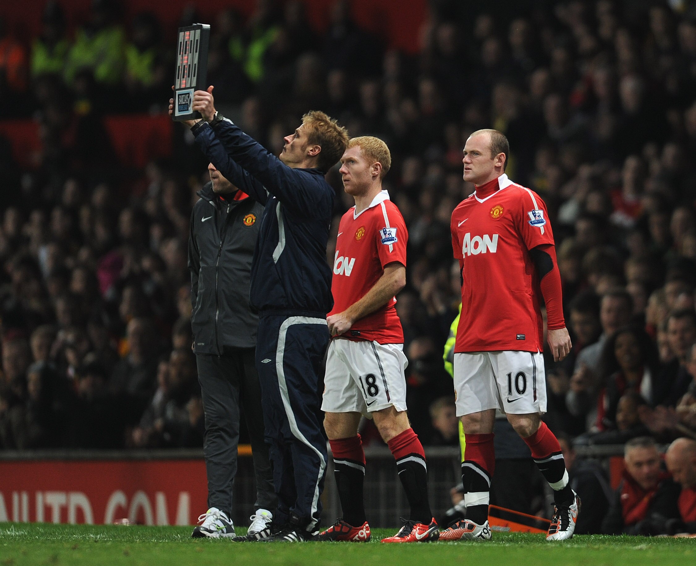 MANCHESTER, ENGLAND - NOVEMBER 20: Paul Scholes and Wayne Rooney of Manchester United are brought on as subs during the Barclays Premier League match between Manchester United and Wigan Athletic at Old Trafford on November 20, 2010 in Manchester, England.