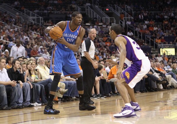 PHOENIX, AZ - MARCH 30:  Kevin Durant #35 of the Oklahoma City Thunder hanldes the ball during the NBA game against the Phoenix Suns at US Airways Center on March 30, 2011 in Phoenix, Arizona. The Thunder defeated the Suns 116-98.   NOTE TO USER: User exp