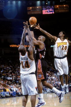 29 Dec 2000:  Karl Malone #32 of the Utah Jazz leaps for the basket as he is double teammed by Larry Hughes #20 and Marc Jackson #44 of the Golden State Warriors at The Arena of Oakland in California.  The Warriors defeated the Jazz 100-89.    NOTE TO USE