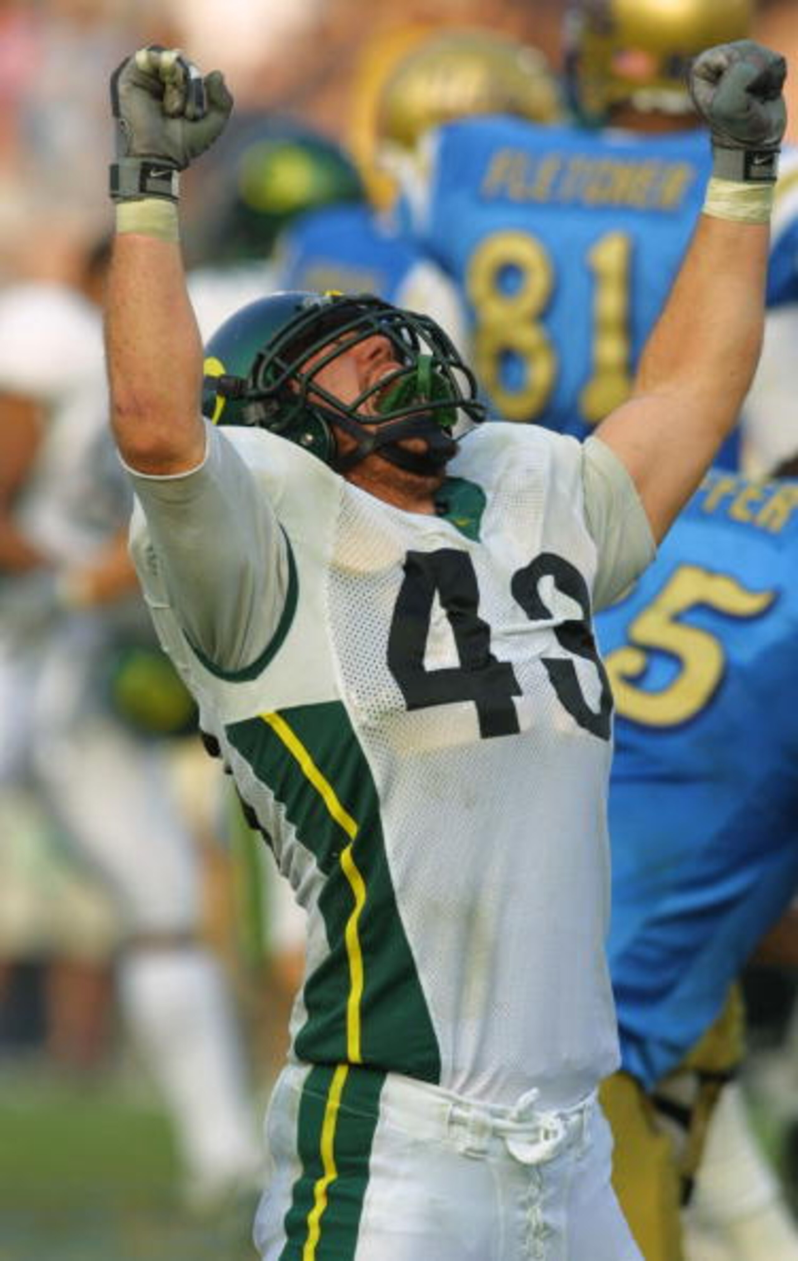 10 Nov 2001:  Seth McEwen #43 of the Oregon Ducks celebrates a 21-20 victory over the UCLA Bruins at the Rose Bowl in Pasadena, California. DIGITAL IMAGE  Mandatory Credit: Jeff Gross/ALLSPORT