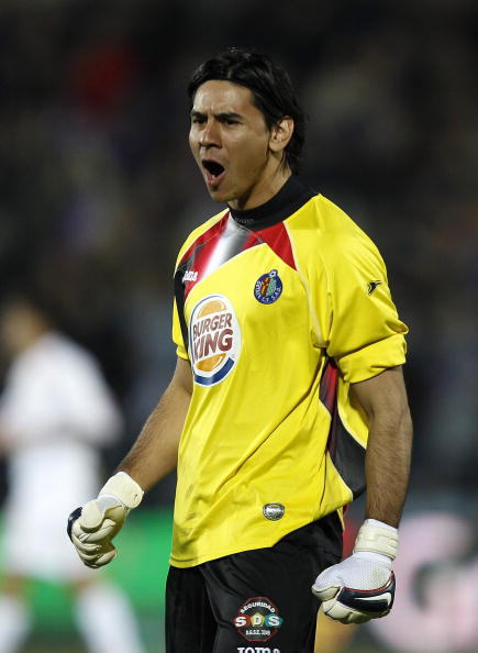 GETAFE, SPAIN - MARCH 13: Oscar Ustari of Getafe celebrates his team's second goal during the La Liga match between Getafe and Mallorca at Coliseum Alfonso Perez on March 13, 2010 in Getafe, Spain. (Photo by Angel Martinez/Getty Images)