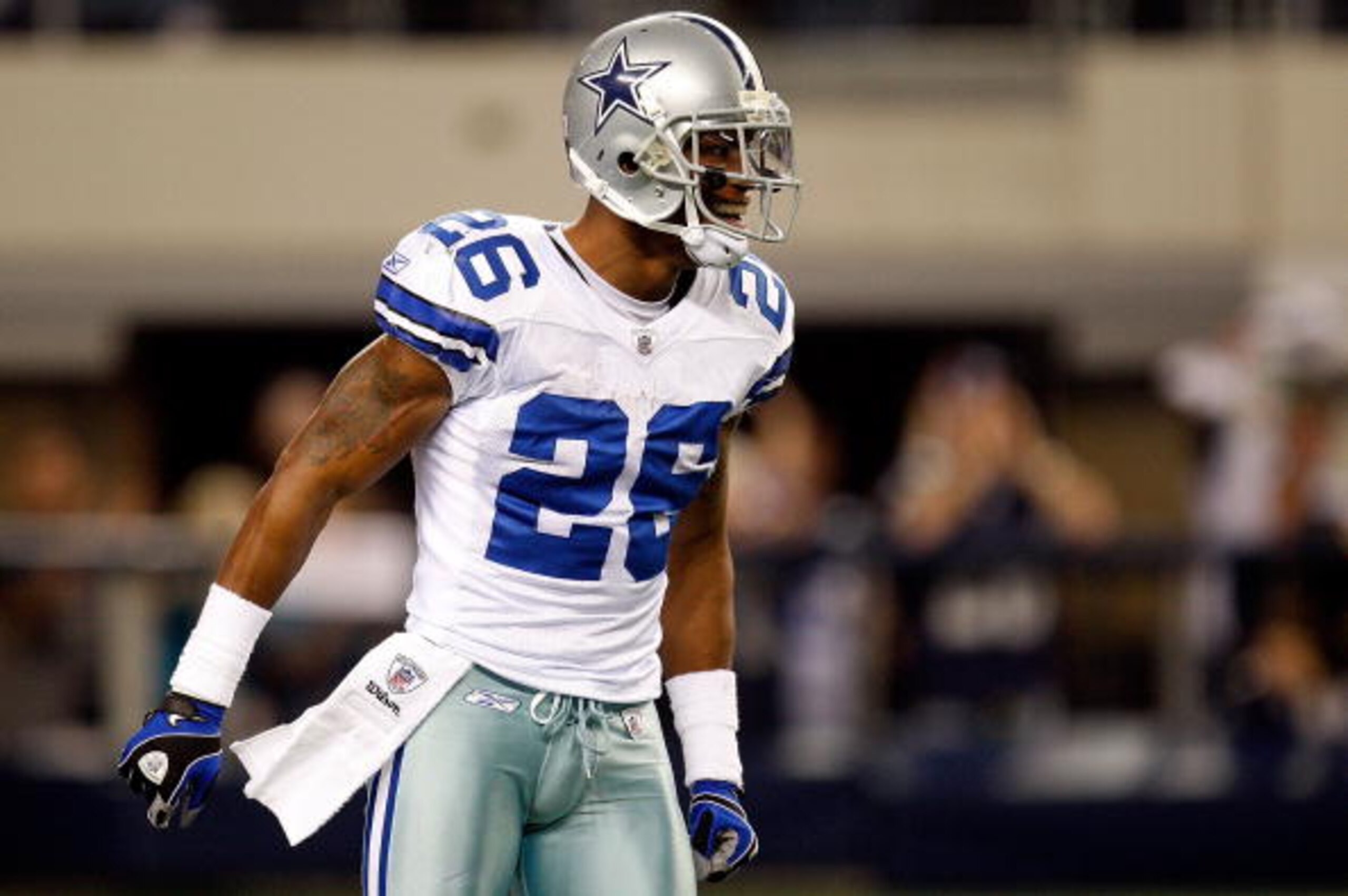 ARLINGTON, TX - JANUARY 09: Safety Ken Hamlin #26 of the Dallas Cowboys during the 2010 NFC wild-card playoff game at Cowboys Stadium on January 9, 2010 in Arlington, Texas. (Photo by Ronald Martinez/Getty Images) ARLINGTON, TX - JANUARY 09: Safety Ken Hamlin #26 of the Dallas Cowboys during the 2010 NFC wild-card playoff game at Cowboys Stadium on January 9, 2010 in Arlington, Texas. (Photo by Ronald Martinez/Getty Images)