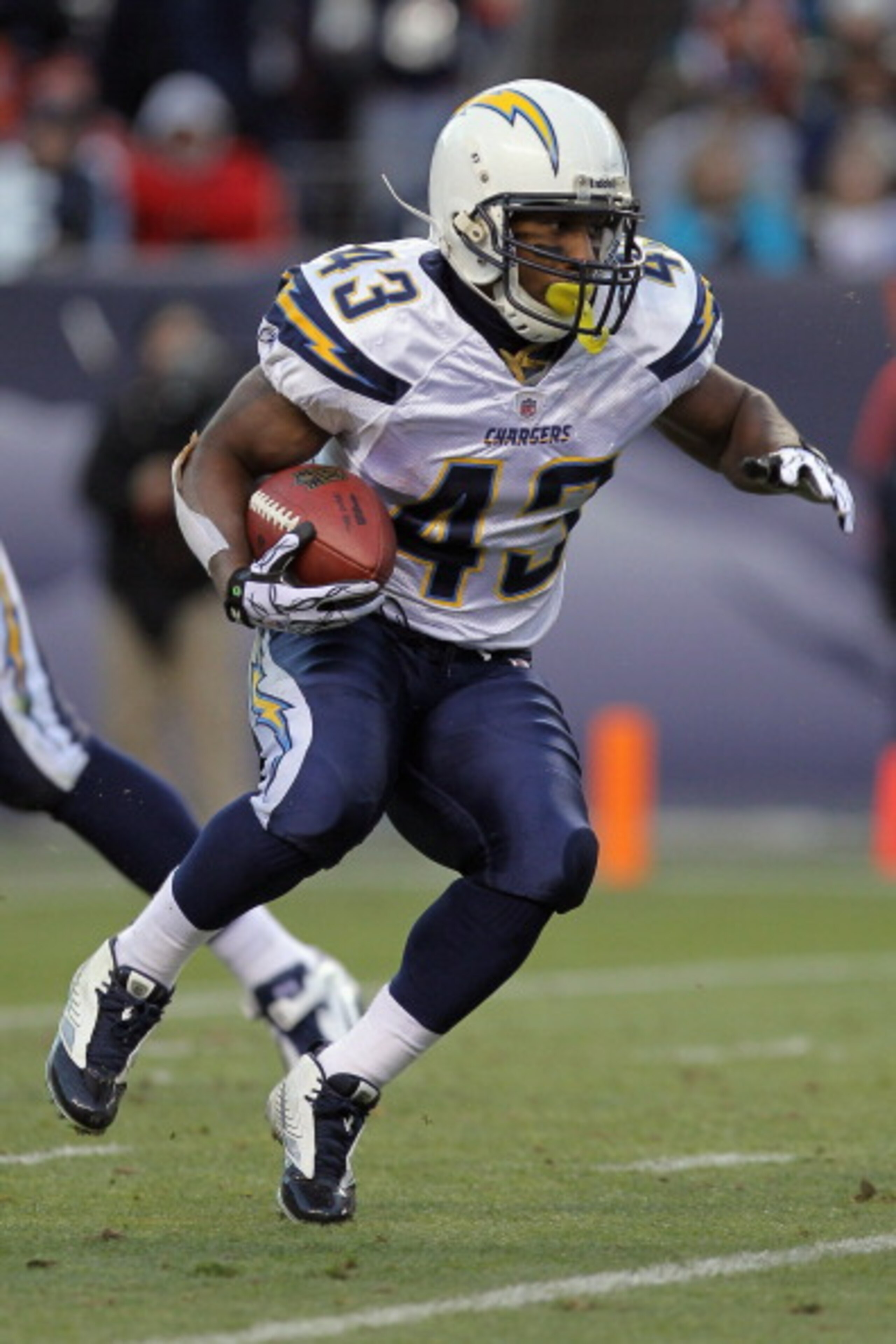 DENVER - JANUARY 02: Running back Darren Sproles #43 of the San Diego Chargers rushes against the Denver Broncos at INVESCO Field at Mile High on January 2, 2011 in Denver, Colorado. The Chargers defeated the Broncos 33-28. (Photo by Doug Pensinger/Gett DENVER - JANUARY 02: Running back Darren Sproles #43 of the San Diego Chargers rushes against the Denver Broncos at INVESCO Field at Mile High on January 2, 2011 in Denver, Colorado. The Chargers defeated the Broncos 33-28. (Photo by Doug Pensinger/Gett