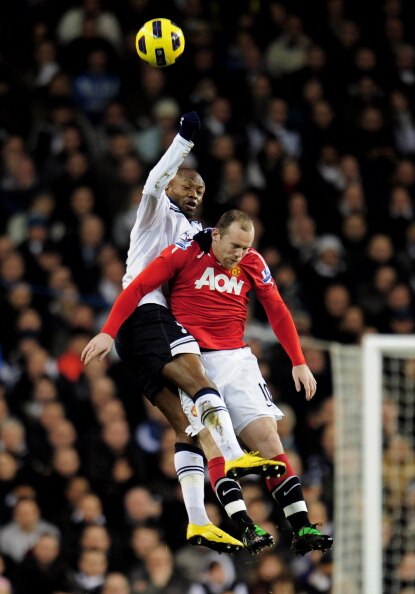 LONDON, ENGLAND - JANUARY 16:  William Gallas of Spurs and Wayne Rooney of Manchester United compete for a header during the Barclays Premier League match between Tottenham Hotspur and Manchester United at White Hart Lane on January 16, 2011 in London, En