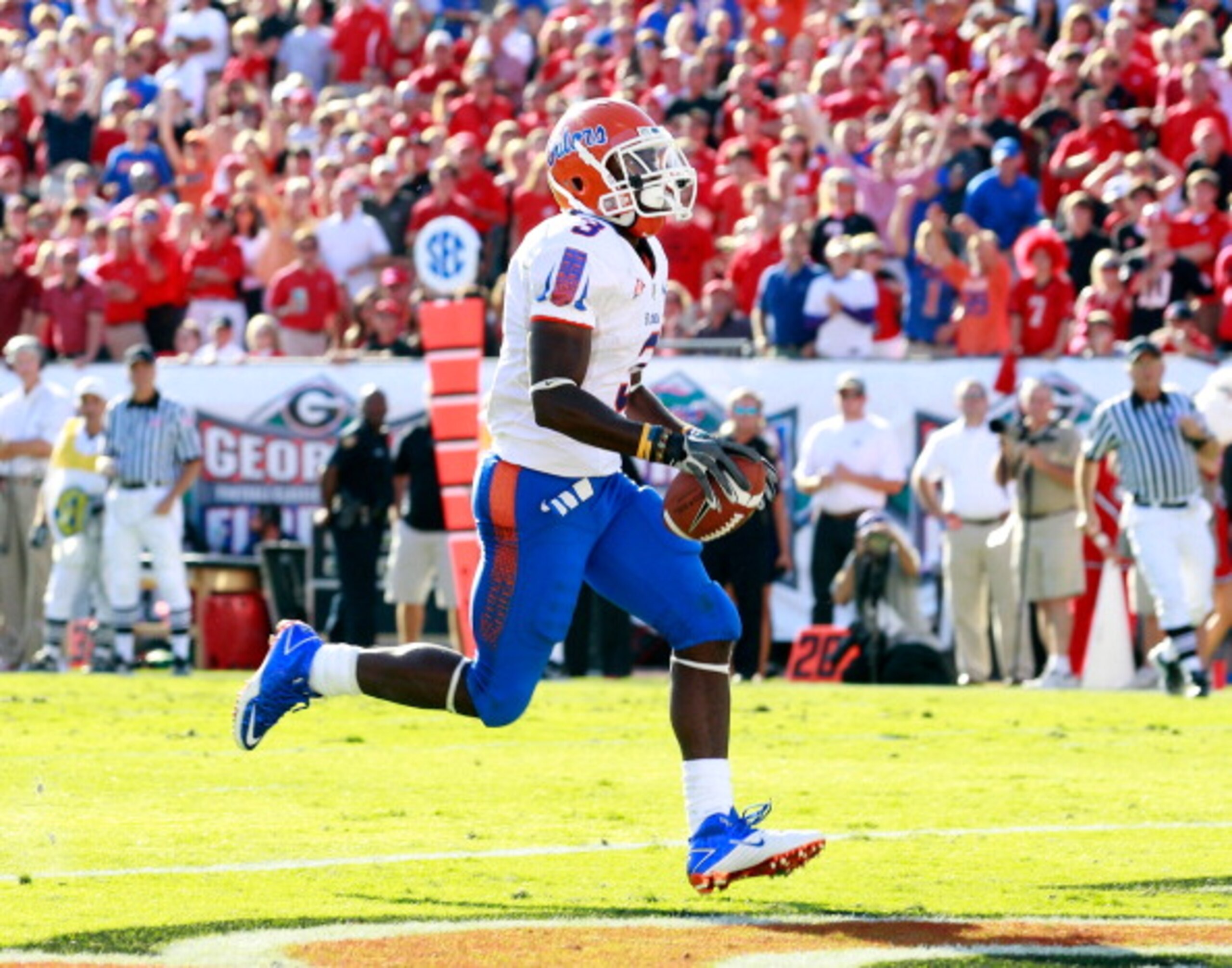JACKSONVILLE, FL - OCTOBER 30: Chris Rainey #3 of the Florida Gators runs for a touchdown during the game against the Georgia Bulldogs at EverBank Field on October 30, 2010 in Jacksonville, Florida. (Photo by Sam Greenwood/Getty Images) JACKSONVILLE, FL - OCTOBER 30: Chris Rainey #3 of the Florida Gators runs for a touchdown during the game against the Georgia Bulldogs at EverBank Field on October 30, 2010 in Jacksonville, Florida. (Photo by Sam Greenwood/Getty Images)