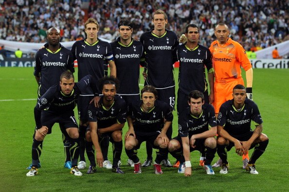 MADRID, SPAIN - APRIL 05:  The Tottenham Hotspur team (L-R back row) William Gallas, Michael Dawson, Vedran Corluka, Peter Crouch, Raniere Sandro and Heurelho Gomes (L-R front row) Rafael Van der Vaart, Benoit Assou-Ekotto, Luka Modric, Gareth Bale and Je