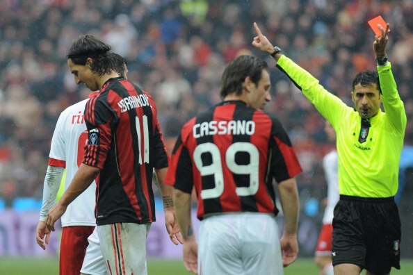 MILAN, ITALY - MARCH 13:  Zlatan Ibrahimovic of AC Milan receives the red card from referee Christian Brighi during the Serie A match between AC Milan and AS Bari at Stadio Giuseppe Meazza on March 13, 2011 in Milan, Italy.  (Photo by Valerio Pennicino/Ge