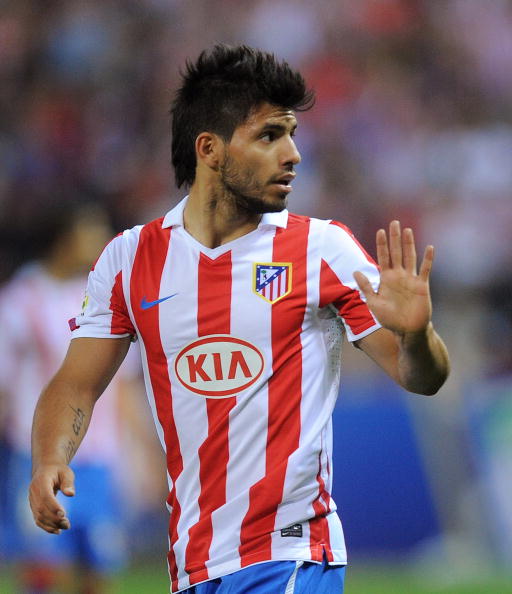 MADRID, SPAIN - SEPTEMBER 26: Sergio Aguero of Atletico Madrid signals to the bench during the La Liga match between Atletico Madrid and Real Zaragoza at the Vicente Calderon stadium on September 26, 2010 in Madrid, Spain.  (Photo by Denis Doyle/Getty Ima