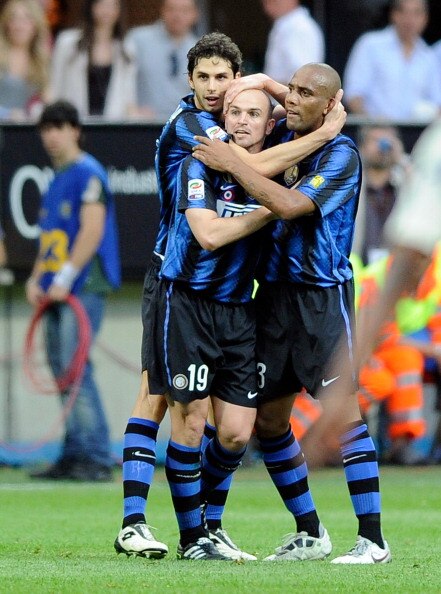 MILAN, ITALY - APRIL 09:  Esteban Cambiasso (C) of Inter Milan celebrates scoring the first goal during the Serie A match between FC Internazionale Milano and AC Chievo Verona at Stadio Giuseppe Meazza on April 9, 2011 in Milan, Italy.  (Photo by Claudio