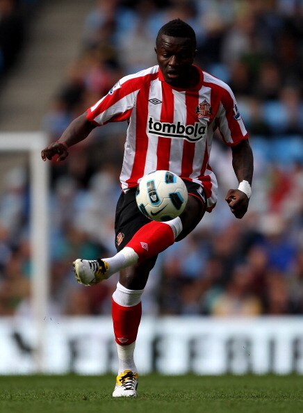 MANCHESTER, ENGLAND - APRIL 03:  Sulley Muntari of Sunderland in action during the Barclays Premier League match between Manchester City and Sunderland at the City of Manchester Stadium on April 3, 2011 in Manchester, England.  (Photo by Alex Livesey/Gett