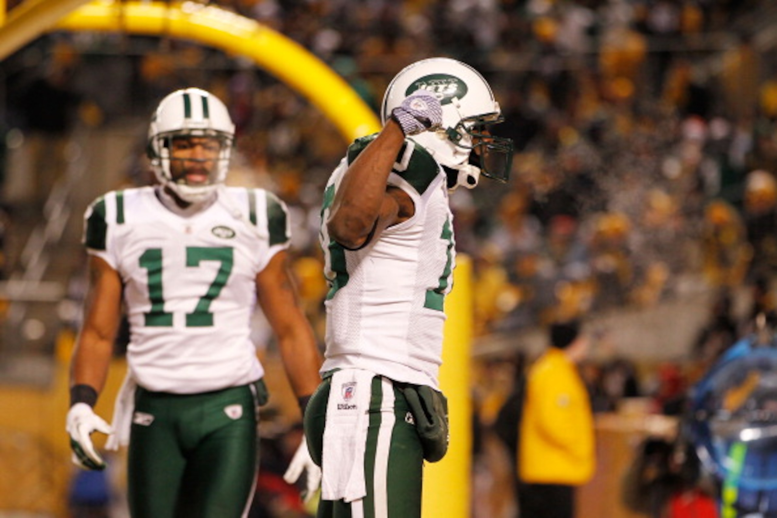 PITTSBURGH, PA - JANUARY 23: Santonio Holmes #10 and Braylon Edwards #17 of the New York Jets celebrate after Holmes scored a third quarter touchdown against the Pittsburgh Steelers during the 2011 AFC Championship game at Heinz Field on January 23, 2011 PITTSBURGH, PA - JANUARY 23: Santonio Holmes #10 and Braylon Edwards #17 of the New York Jets celebrate after Holmes scored a third quarter touchdown against the Pittsburgh Steelers during the 2011 AFC Championship game at Heinz Field on January 23, 2011