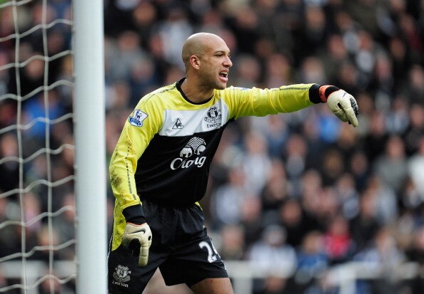 NEWCASTLE UPON TYNE, ENGLAND - MARCH 05:  Tim Howard of Everton in action during the Barclays Premier League match between Newcastle United and Everton at St James' Park on March 5, 2011 in Newcastle upon Tyne, England.  (Photo by Jamie McDonald/Getty Ima