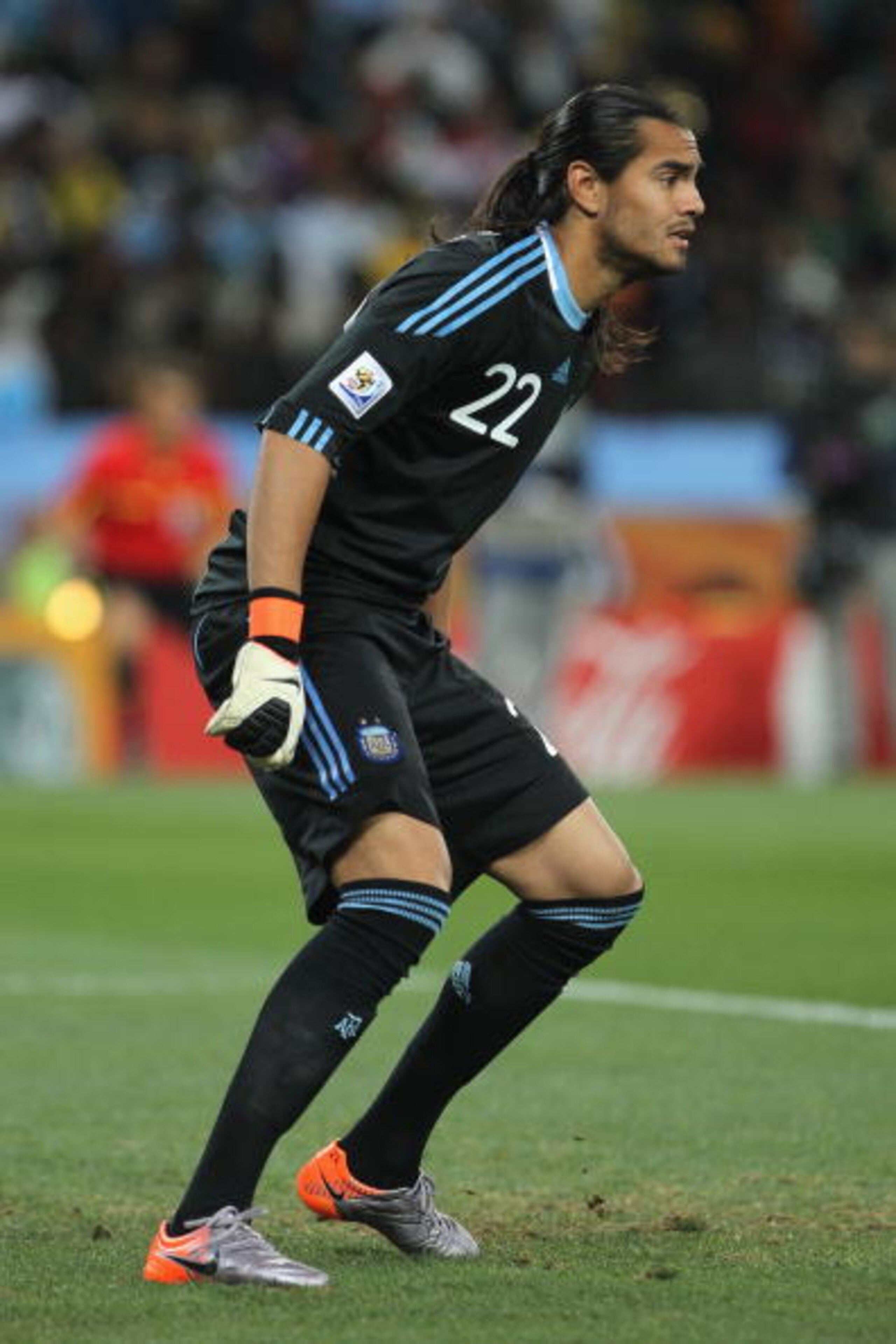 JOHANNESBURG, SOUTH AFRICA - JUNE 27: Sergio Romero of Argentina in action during the 2010 FIFA World Cup South Africa Round of Sixteen match between Argentina and Mexico at Soccer City Stadium on June 27, 2010 in Johannesburg, South Africa. (Photo by Do JOHANNESBURG, SOUTH AFRICA - JUNE 27: Sergio Romero of Argentina in action during the 2010 FIFA World Cup South Africa Round of Sixteen match between Argentina and Mexico at Soccer City Stadium on June 27, 2010 in Johannesburg, South Africa. (Photo by Do