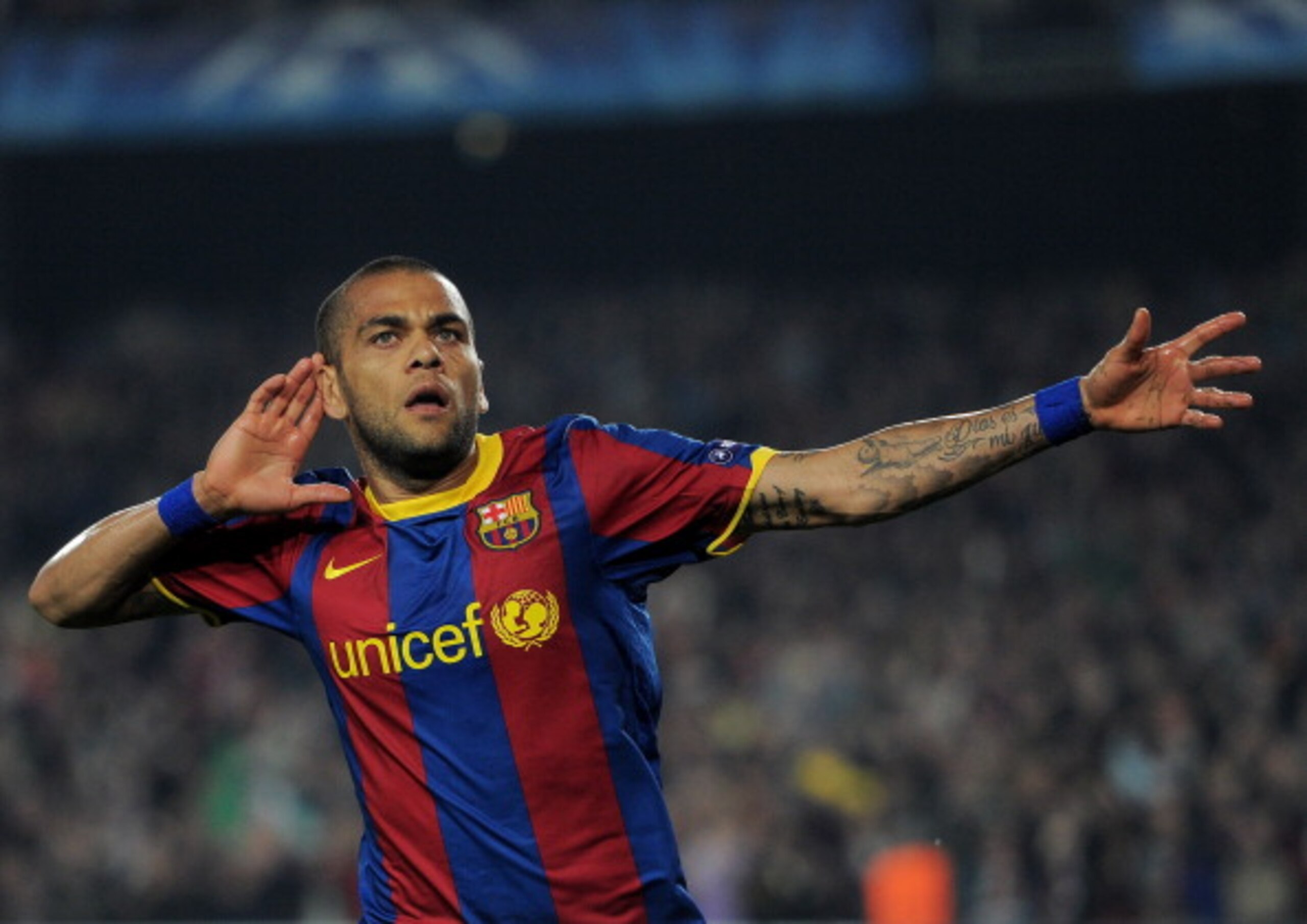 BARCELONA, SPAIN - APRIL 06:  Daniel Alves of Barcelona celebrates scoring his sides second goal during the UEFA Champions League quarter final first leg match between Barcelona and Shakhtar Donetsk at the Camp Nou stadium on April 6, 2011 in Barcelona, S