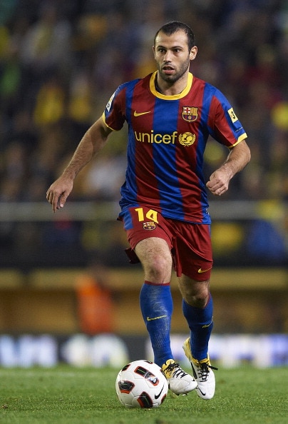 VILLARREAL, CASTELLON - APRIL 02:  Javier Alejandro Mascherano of Barcelona in action during the La Liga match between Villarreal and Barcelona at El Madrigal on April 2, 2011 in Villarreal, Spain. Barcelona won 1-0.  (Photo by Manuel Queimadelos Alonso/G