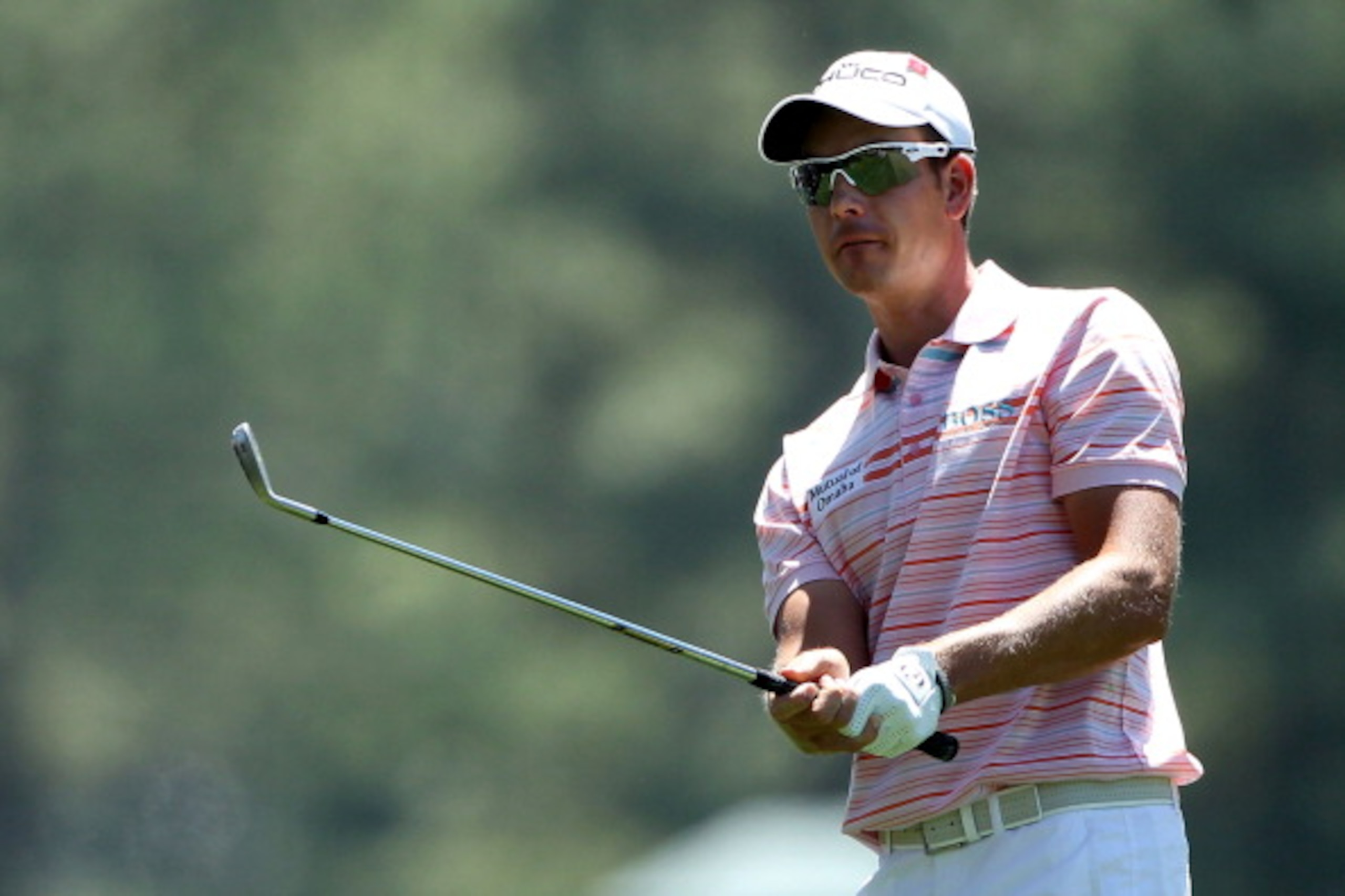AUGUSTA, GA - APRIL 07:  Henrik Stenson of Sweden watches a shot on the first hole during the first round of the 2011 Masters Tournament at Augusta National Golf Club on April 7, 2011 in Augusta, Georgia.  (Photo by Andrew Redington/Getty Images)