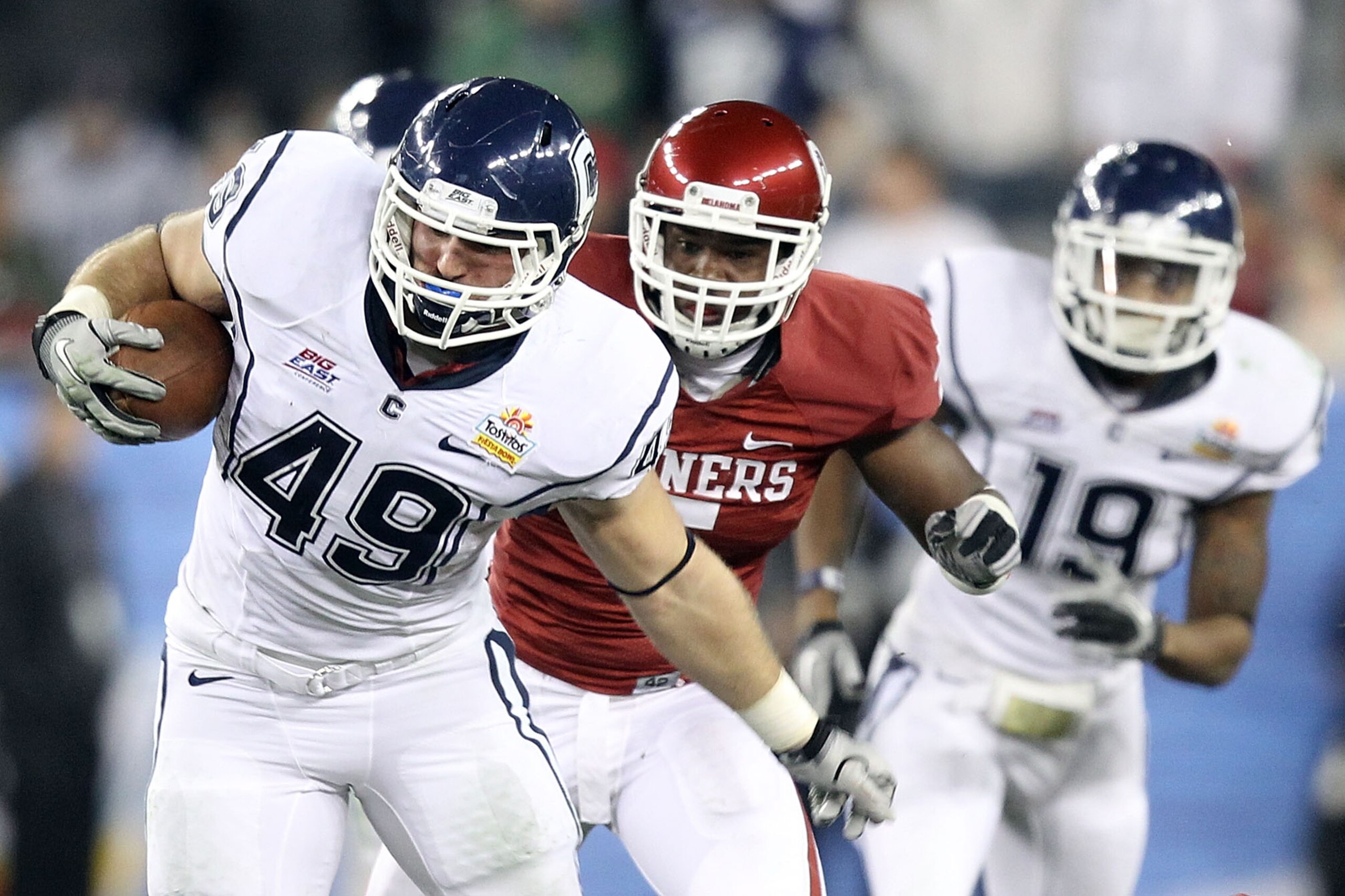 GLENDALE, AZ - JANUARY 01: Anthony Sherman #49 of the Connecticut Huskies runs the ball in the fourth quarter against the Oklahoma Sooners during the Tostitos Fiesta Bowl at the Universtity of Phoenix Stadium on January 1, 2011 in Glendale, Arizona. (Ph GLENDALE, AZ - JANUARY 01: Anthony Sherman #49 of the Connecticut Huskies runs the ball in the fourth quarter against the Oklahoma Sooners during the Tostitos Fiesta Bowl at the Universtity of Phoenix Stadium on January 1, 2011 in Glendale, Arizona. (Ph
