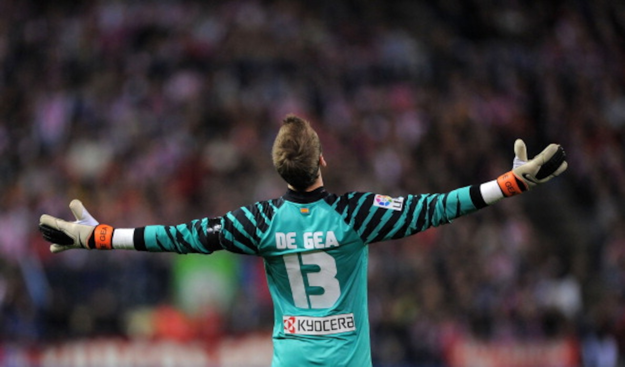 MADRID, SPAIN - MARCH 19: David De Gea of Atletico Madrid reacts during the La Liga match between Atletico Madrid and Real Madrid at Vicente Calderon Stadium on March 19, 2011 in Madrid, Spain. (Photo by Denis Doyle/Getty Images) MADRID, SPAIN - MARCH 19: David De Gea of Atletico Madrid reacts during the La Liga match between Atletico Madrid and Real Madrid at Vicente Calderon Stadium on March 19, 2011 in Madrid, Spain. (Photo by Denis Doyle/Getty Images)