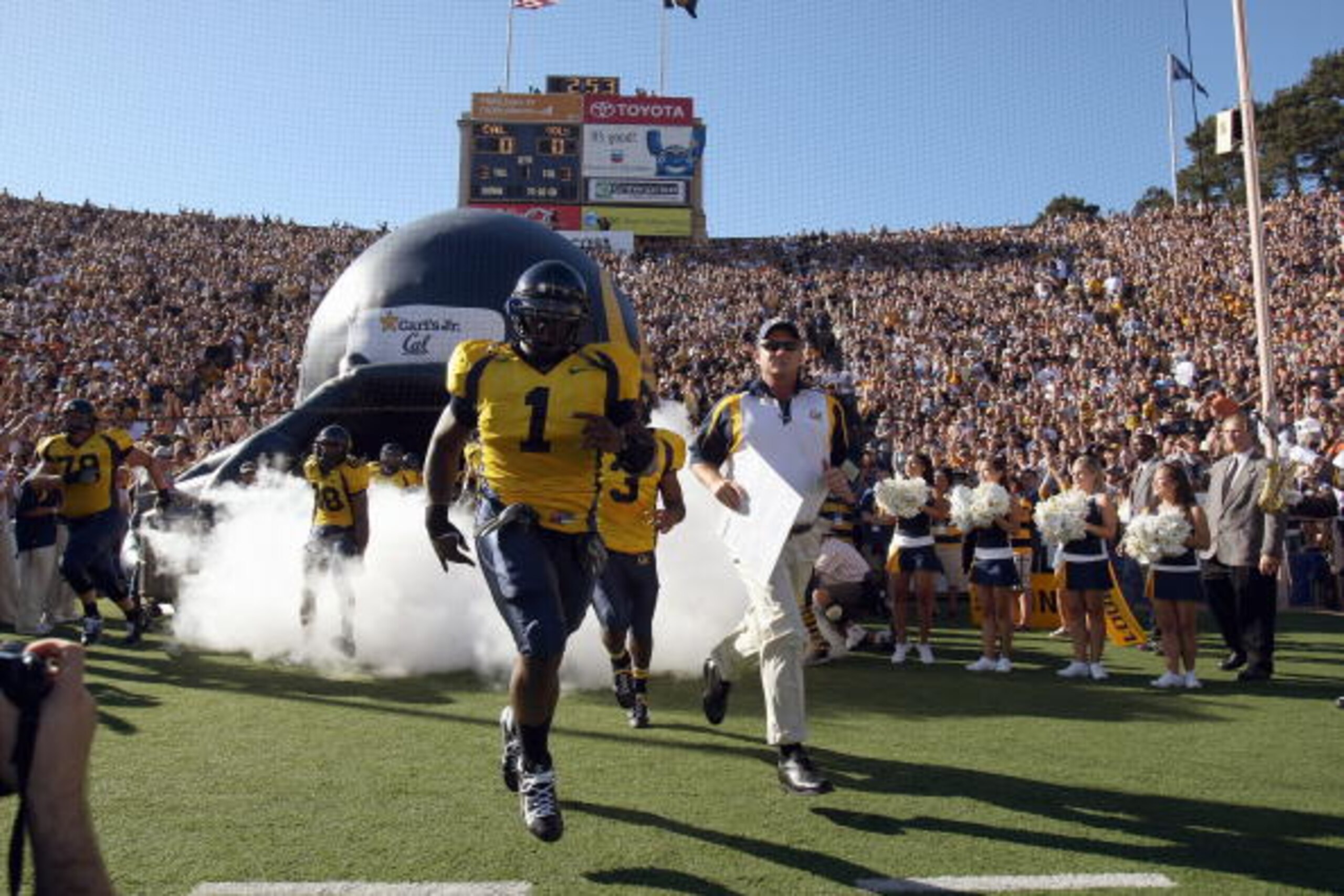 BERKELEY, CA - SEPTEMBER 01: DeSean Jackson #1 of the California Golden Bears and Head Coach Jeff Tedford run onto the field before the game against the Tennessee Volunteers at Memorial Stadium on September 1, 2007 in Berkeley, California. (Photo by Jonat