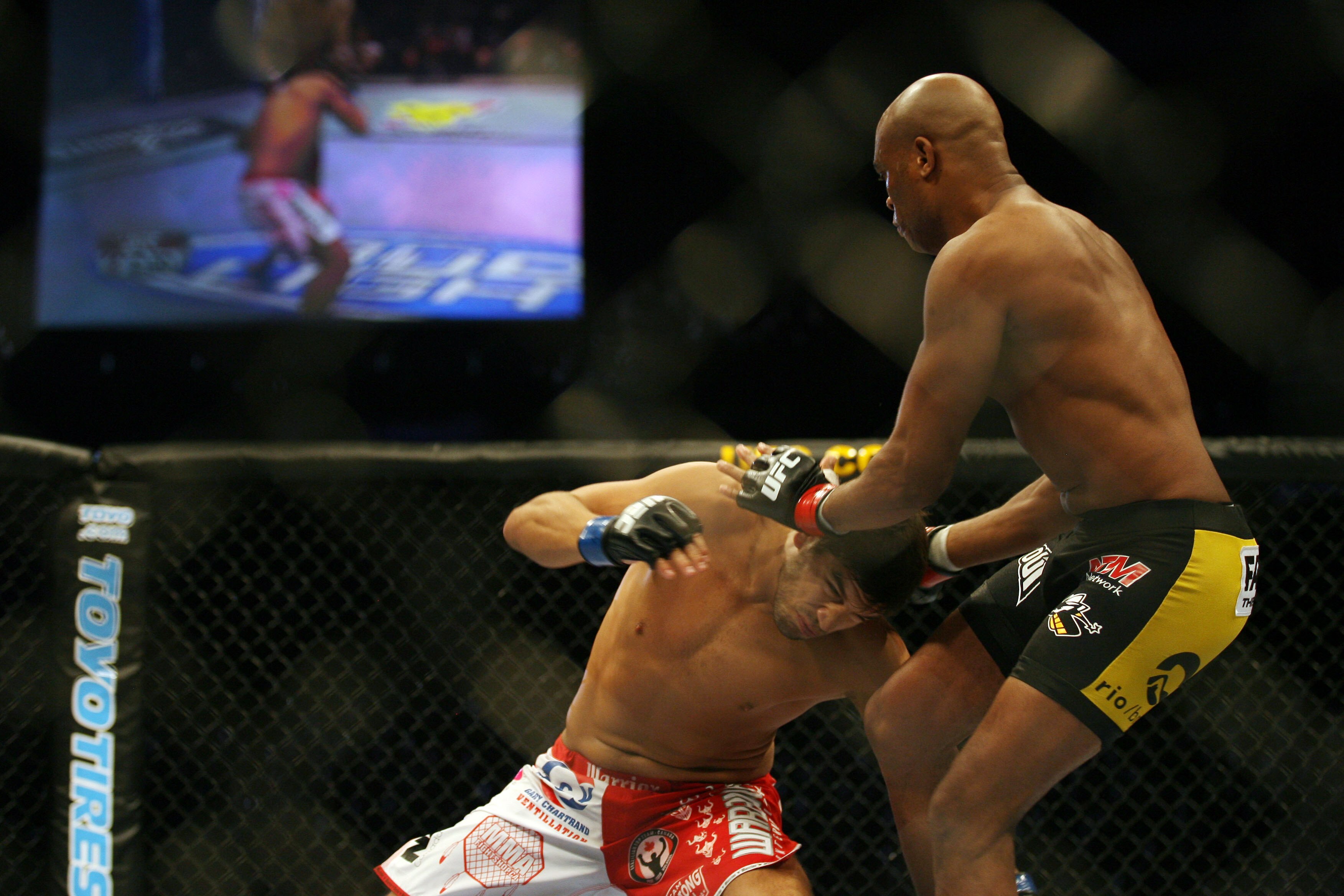 CHICAGO- OCTOBER 25:  Anderson Silva (R)  fights Patrick Cote in the Middleweight Title Bout at UFC's Ultimate Fight Night at Allstate Arena on October 25, 2008 in Chicago, Illinois. (Photo by Tasos Katopodis/Getty Images)