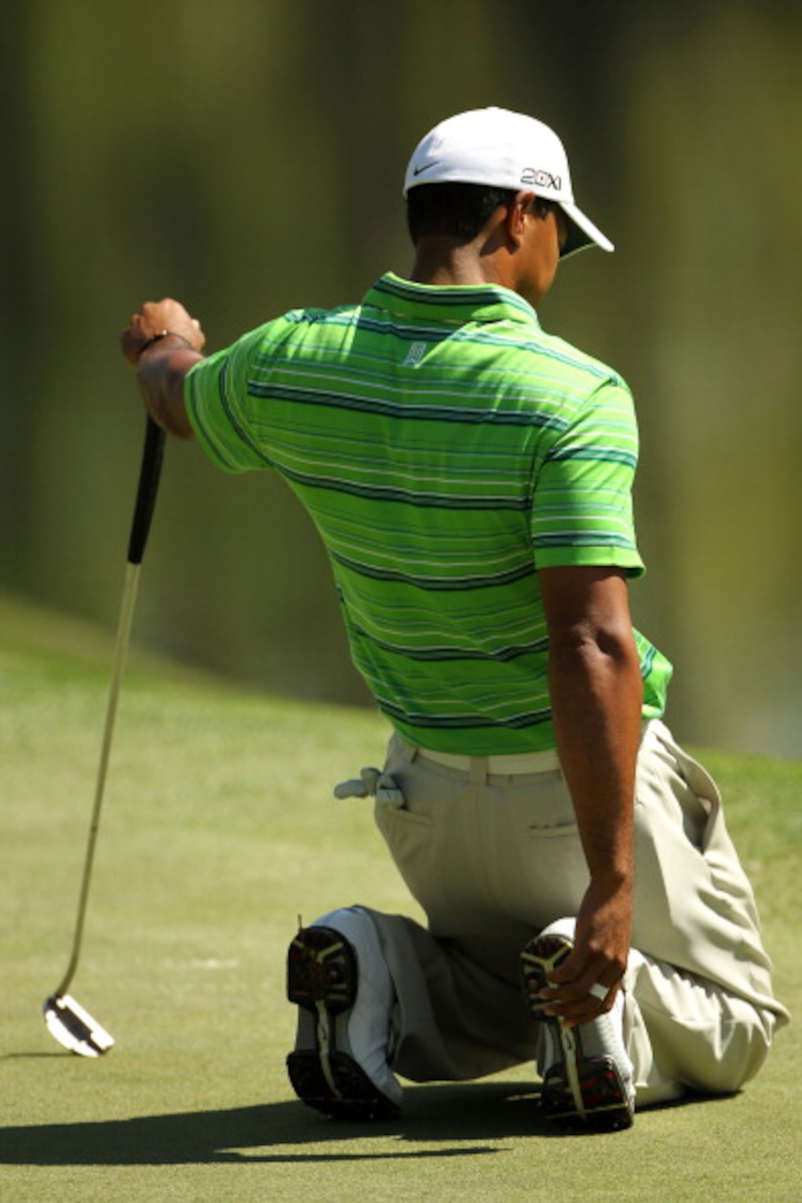 AUGUSTA, GA - APRIL 07:  Tiger Woods reacts to a missed birdie putt on the 16th hole during the first round of the 2011 Masters Tournament at Augusta National Golf Club on April 7, 2011 in Augusta, Georgia.  (Photo by Jamie Squire/Getty Images)