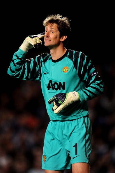 LONDON, ENGLAND - APRIL 06:  Goalkeeper Edwin Van Der Sar of Manchester United gestures during the UEFA Champions League quarter final first leg match between Chelsea and Manchester United at Stamford Bridge on April 6, 2011 in London, England.  (Photo by
