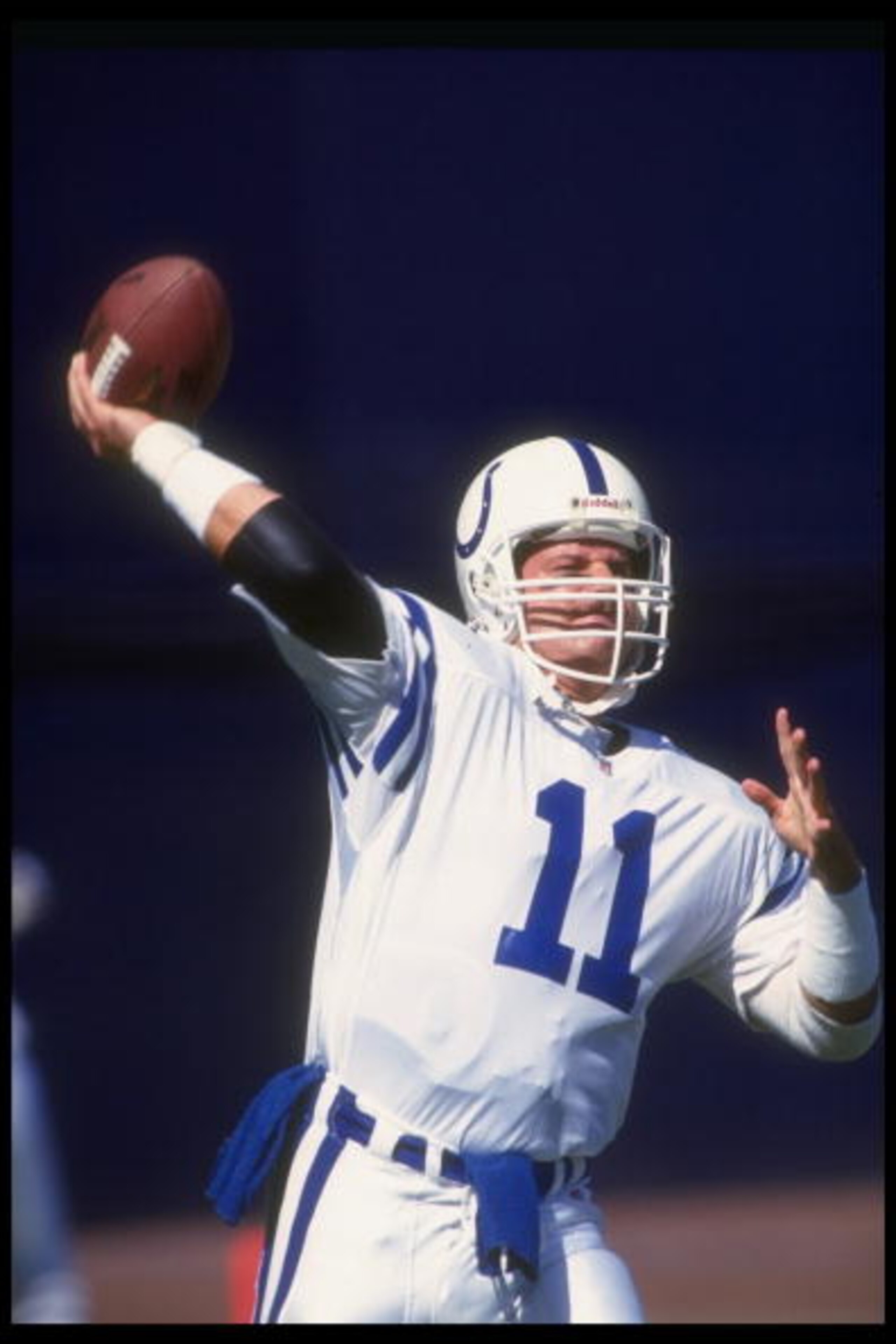 1 Nov 1992:  Quarterback Jeff George of the Indianapolis Colts throws the ball during a game against the San Diego Chargers at the RCA Dome in Indianapolis, Indiana.  The Chargers won the game, 26-0. Mandatory Credit: Gary Newkirk  /Allsport