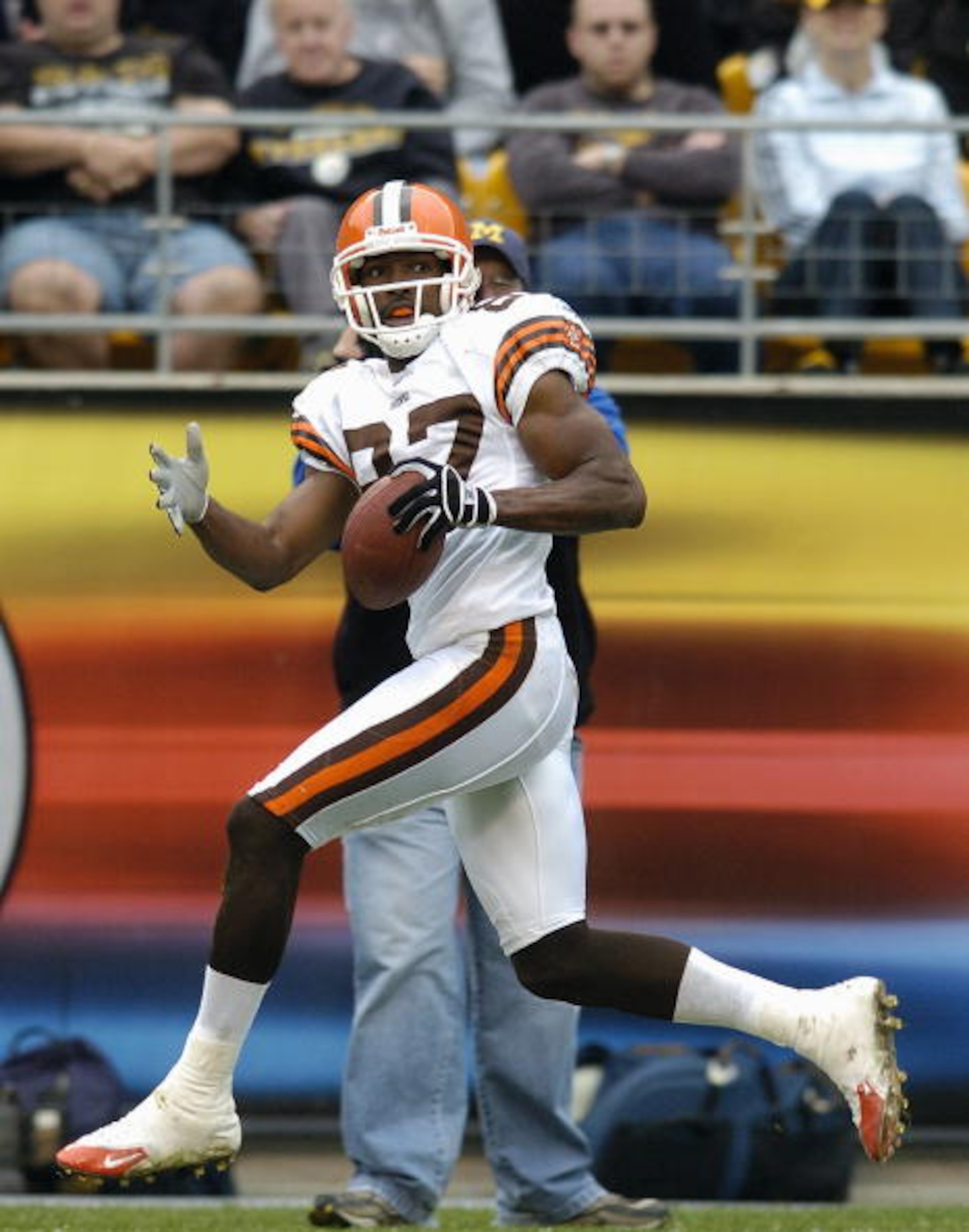 PITTSBURGH - OCTOBER 10:  Wide receiver Andre Davis  #87 of the Cleveland Browns carries the ball against the Pittsburgh Steelers at Heinz Field on October 10, 2004 in Pittsburgh, Pennsylvania. The Steelers defeated the Browns 34-23.  (Photo by David Maxw