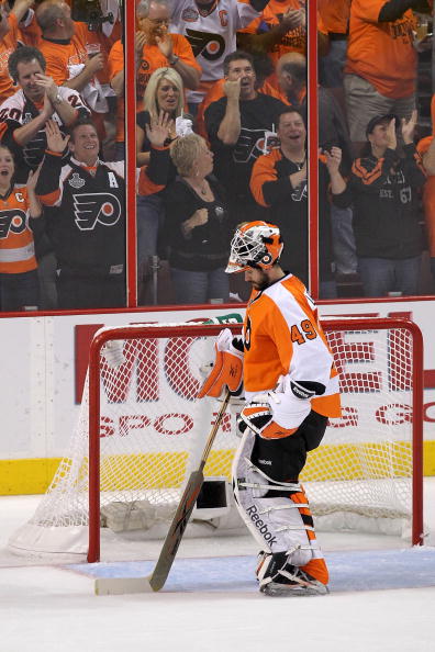 PHILADELPHIA - JUNE 09:  Fans of the Philadelphia Flyers cheer behind Michael Leighton #49 of the Flyers in Game Six of the 2010 NHL Stanley Cup Final against the Chicago Blackhawks at the Wachovia Center on June 9, 2010 in Philadelphia, Pennsylvania.  (P