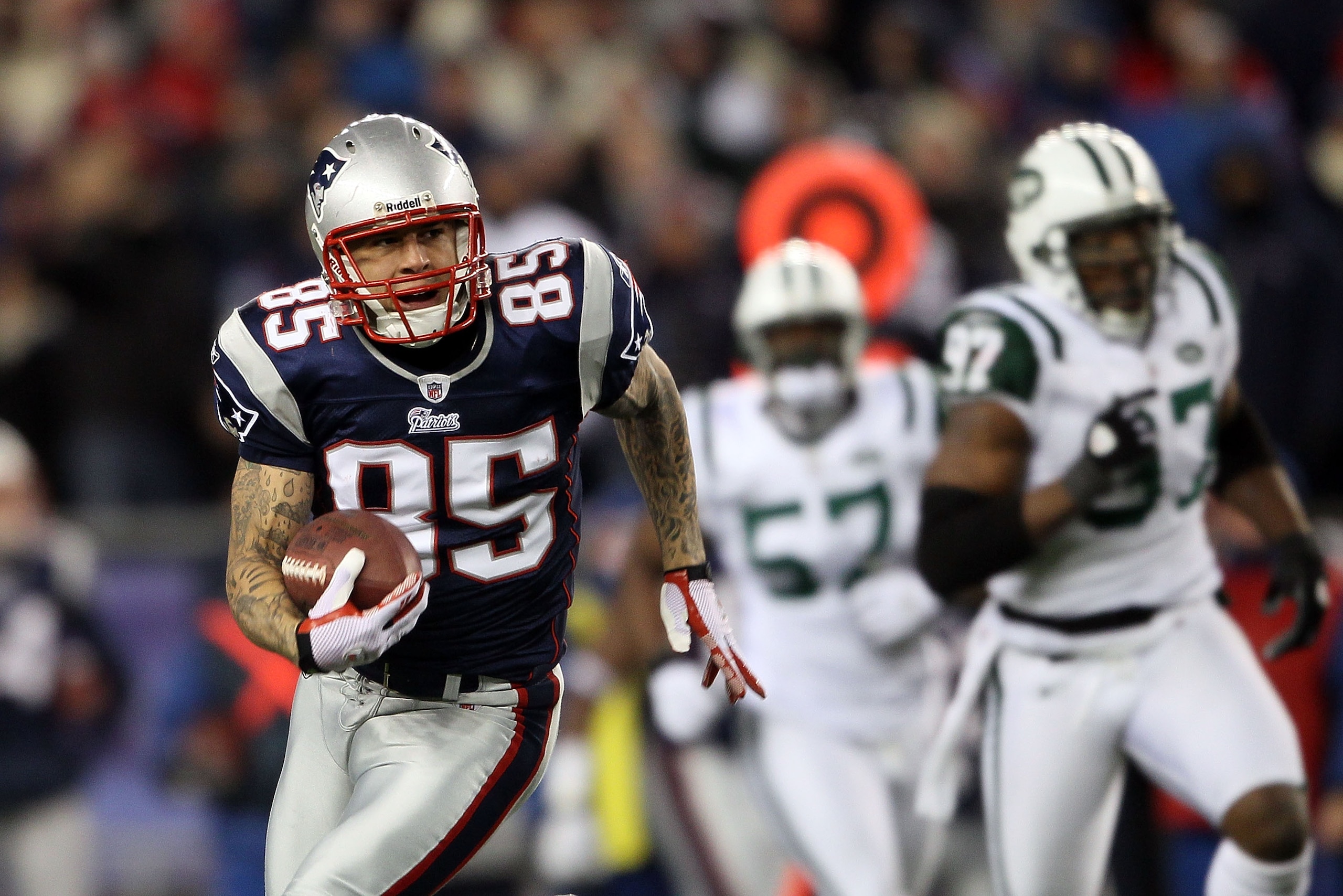 FOXBORO, MA - DECEMBER 06: Tight end Aaron Hernandez #85 of the New England Patriots runs for yards after the catch against the New York Jets at Gillette Stadium on December 6, 2010 in Foxboro, Massachusetts. The Patriots won 45-3. (Photo by Elsa/Getty FOXBORO, MA - DECEMBER 06: Tight end Aaron Hernandez #85 of the New England Patriots runs for yards after the catch against the New York Jets at Gillette Stadium on December 6, 2010 in Foxboro, Massachusetts. The Patriots won 45-3. (Photo by Elsa/Getty