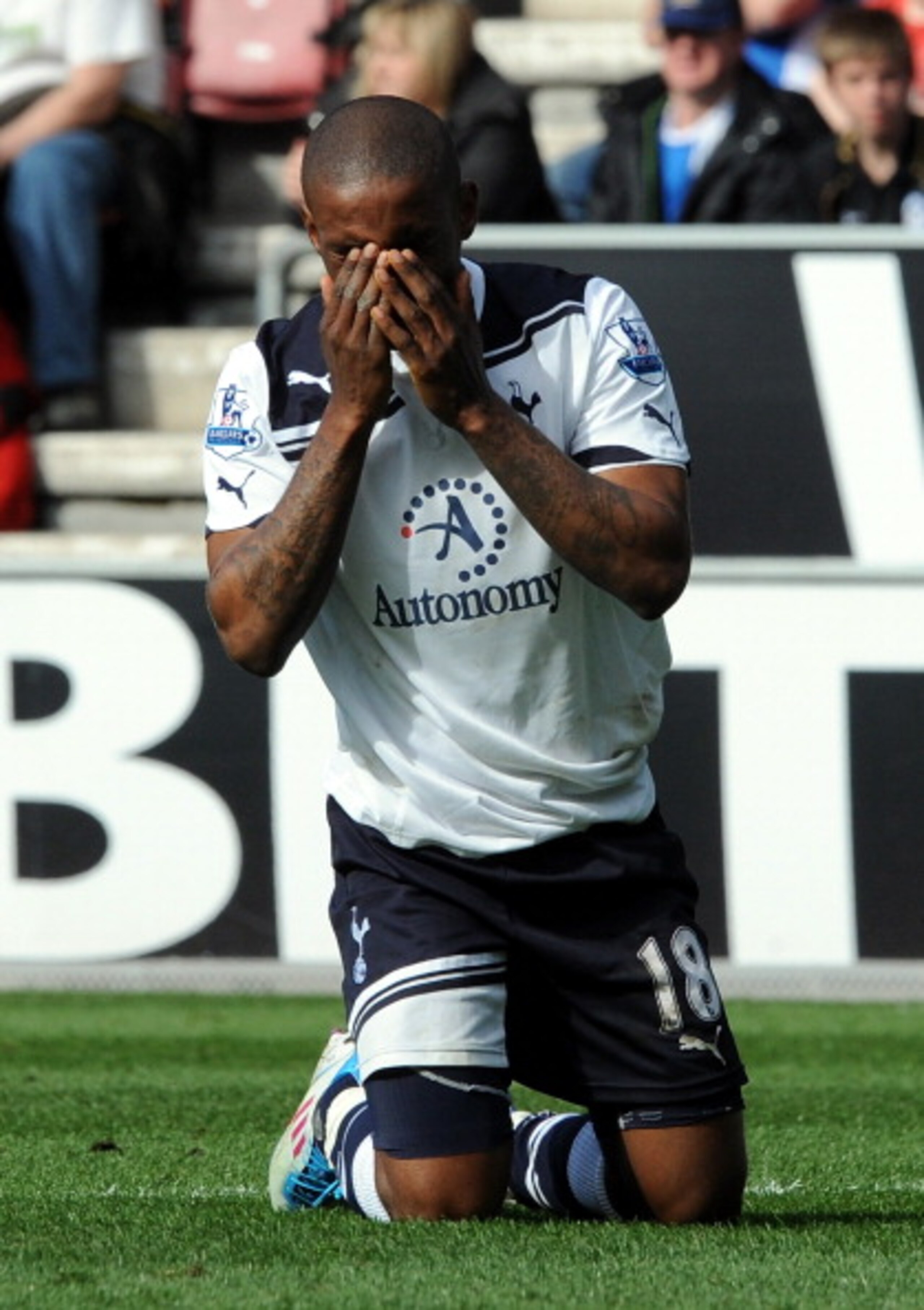 WIGAN, ENGLAND - APRIL 02: Jermain Defoe of Tottenham Hotspur reacts during the Barclays Premier League match between Wigan Athletic and Tottenham Hotspur at DW Stadium on April 2, 2011 in Wigan, England. (Photo by Chris Brunskill/Getty Images) WIGAN, ENGLAND - APRIL 02: Jermain Defoe of Tottenham Hotspur reacts during the Barclays Premier League match between Wigan Athletic and Tottenham Hotspur at DW Stadium on April 2, 2011 in Wigan, England. (Photo by Chris Brunskill/Getty Images)