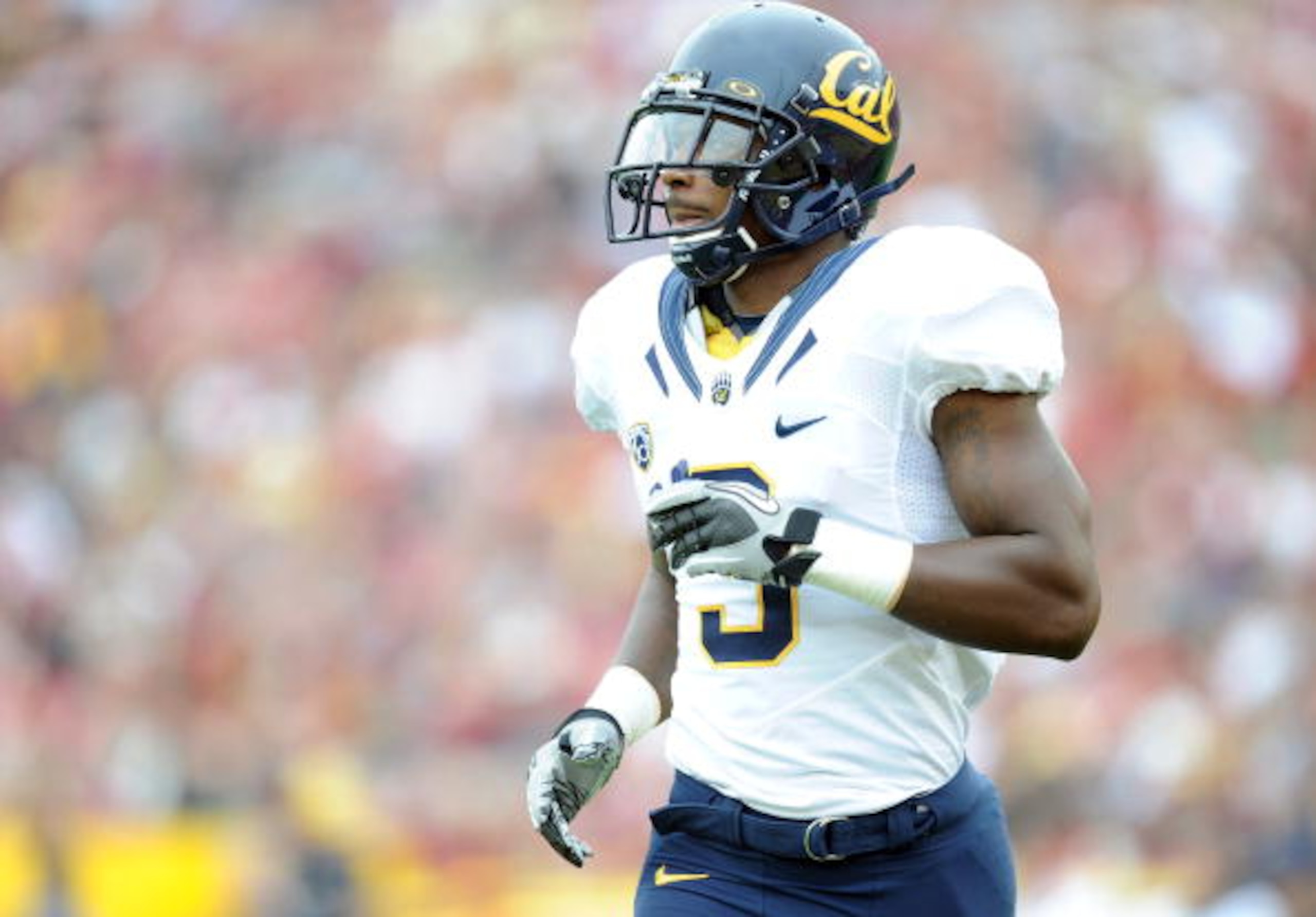 LOS ANGELES, CA - OCTOBER 16:  Jeremy Ross #3 of the California Golden Bears lines up against the USC Trojans at Los Angeles Memorial Coliseum on October 16, 2010 in Los Angeles, California.  (Photo by Harry How/Getty Images)
