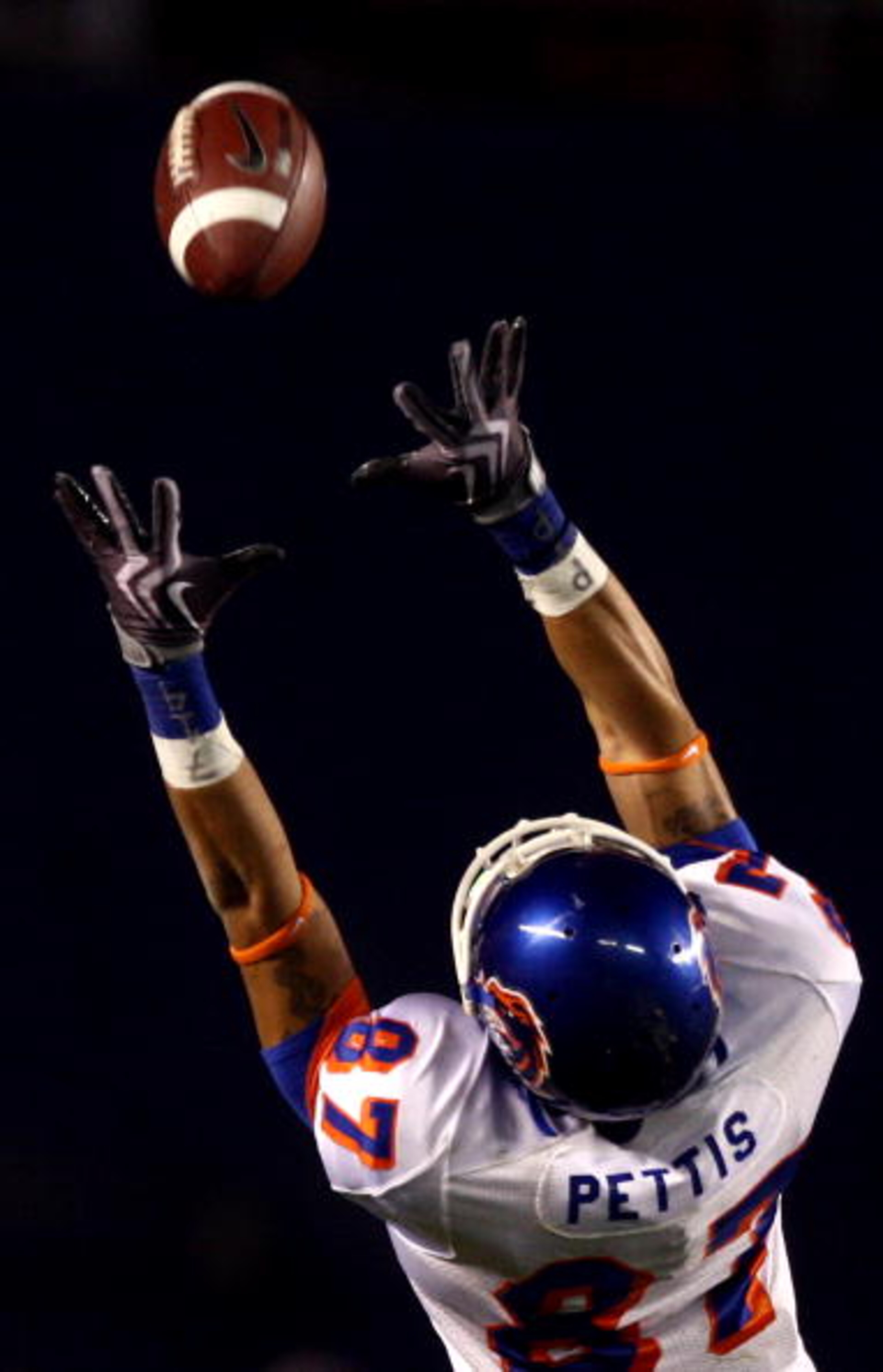 SAN DIEGO, CA - DECEMBER 23: Wide Receiver Austin Pettis #87 of Boise State Broncos makes a diving catch against Cornerback Rafael Priest #10 of the TCU Horned Frogs during Frogs' 17-16 during Frogs' 17-16 win over the Broncos in the San Diego County Cre SAN DIEGO, CA - DECEMBER 23: Wide Receiver Austin Pettis #87 of Boise State Broncos makes a diving catch against Cornerback Rafael Priest #10 of the TCU Horned Frogs during Frogs' 17-16 during Frogs' 17-16 win over the Broncos in the San Diego County Cre