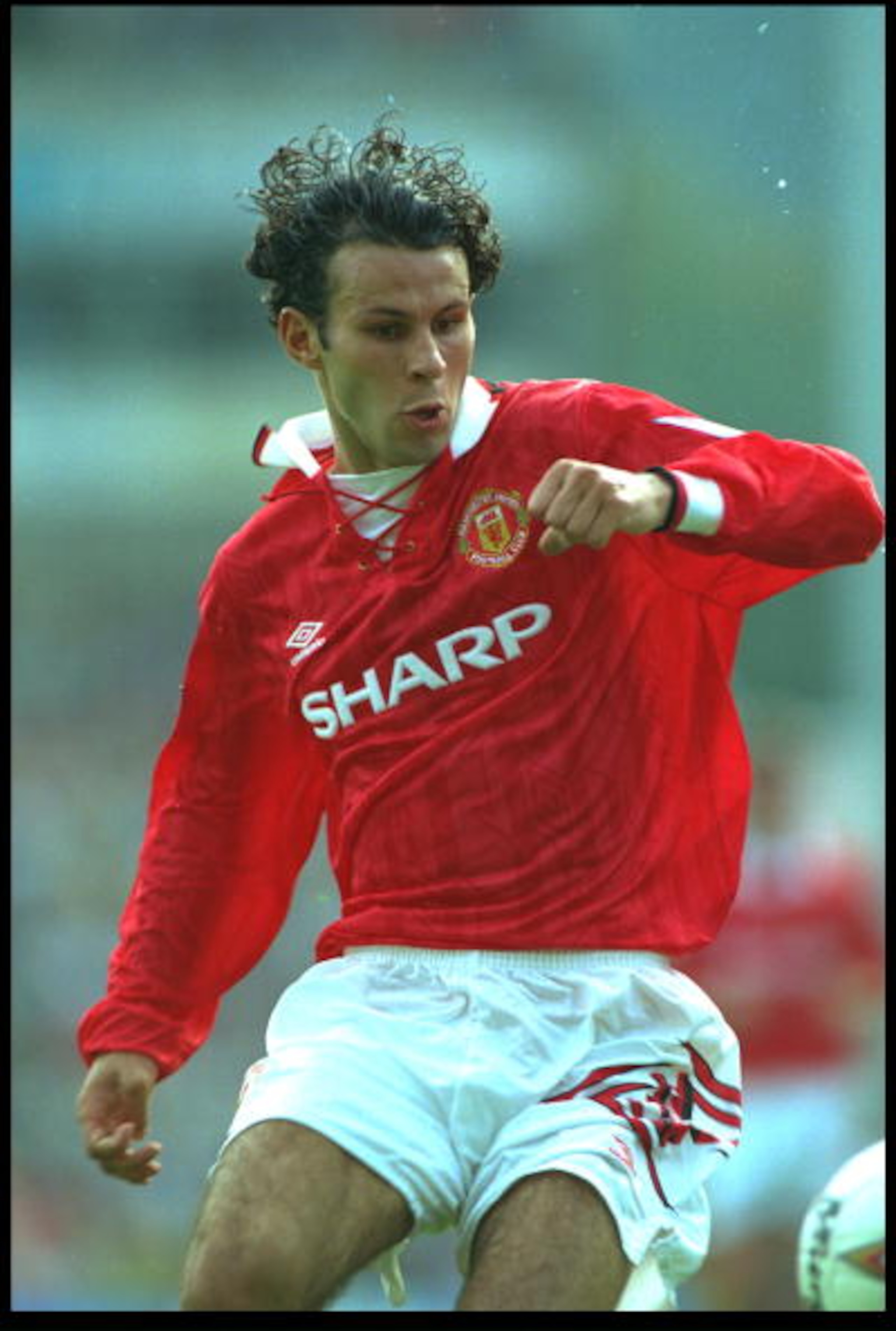 15 AUG 1993: RYAN GIGGS OF MANCHESTER UNITED IN ACTION DURING THE PREMIER LEAGUE MATCH AGAINST NORWICH AT CARROW ROAD. MANCHESTER WON THE MATCH 2-0. 15 AUG 1993: RYAN GIGGS OF MANCHESTER UNITED IN ACTION DURING THE PREMIER LEAGUE MATCH AGAINST NORWICH AT CARROW ROAD. MANCHESTER WON THE MATCH 2-0.