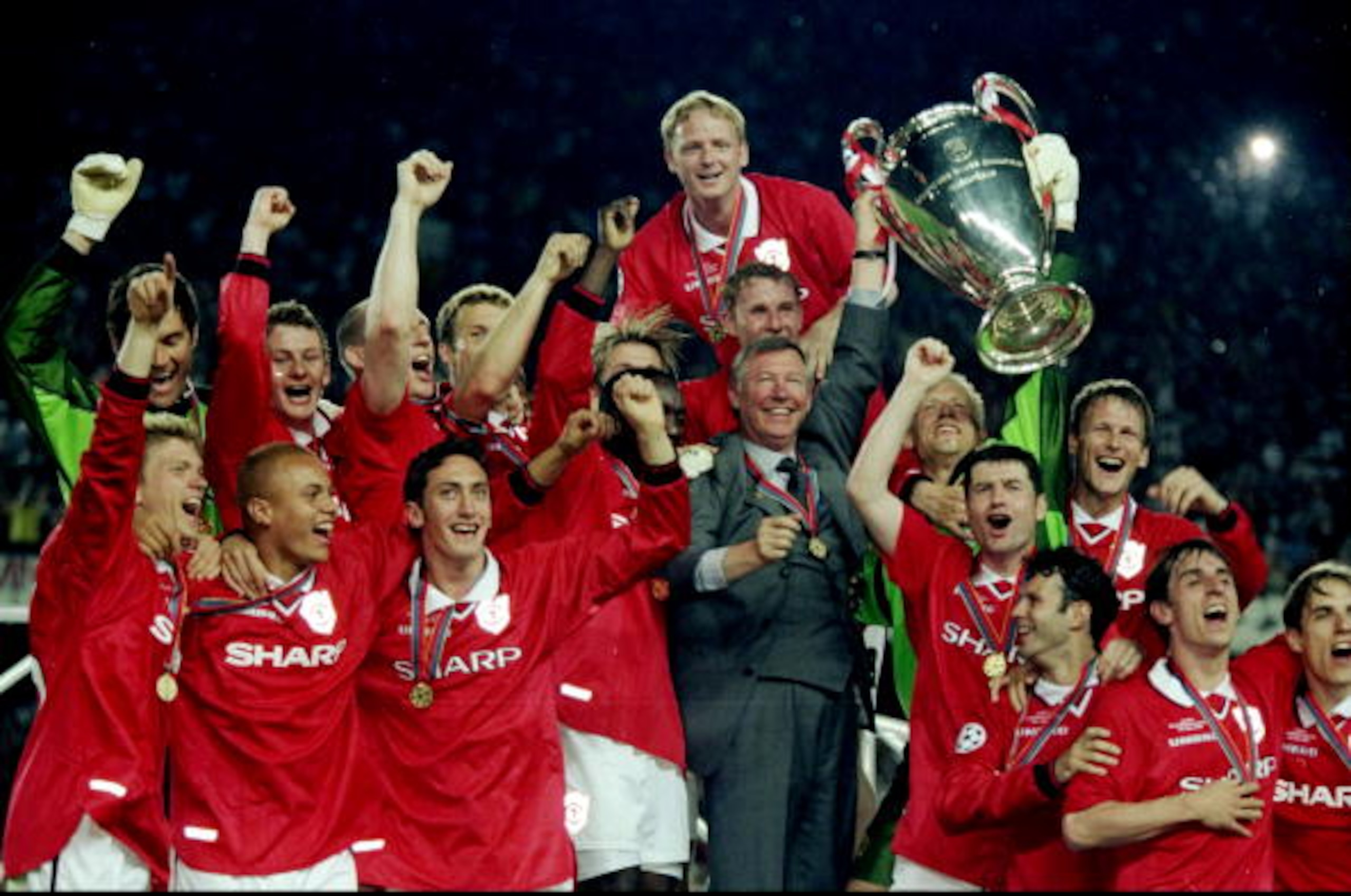 26 May 1999: Manchester United celebrate with the trophy after their 2-1 victory over Bayern Munich in the UEFA Champions League Final at the Nou Camp in Barcelona, Spain. \ Mandatory Credit: Phil Cole /Allsport 26 May 1999: Manchester United celebrate with the trophy after their 2-1 victory over Bayern Munich in the UEFA Champions League Final at the Nou Camp in Barcelona, Spain. \ Mandatory Credit: Phil Cole /Allsport