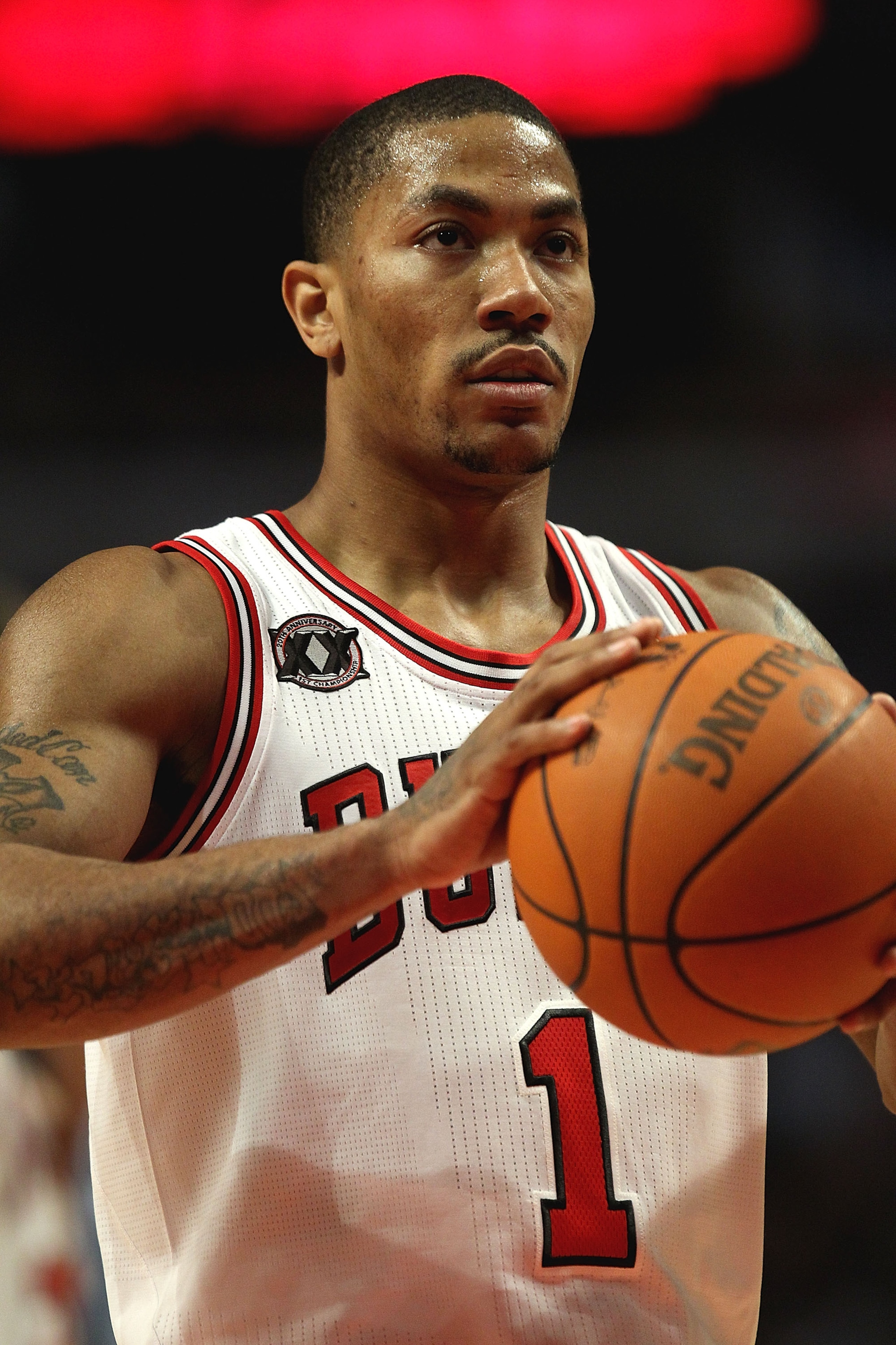 CHICAGO, IL - MARCH 25: Derrick Rose #1 of the Chicago Bulls prepares to shoot a free-throw against the Memphis Grizzlies at the United Center on March 25, 2011 in Chicago, Illinois. The Bulls defeated the Grizzlies 99-96. NOTE TO USER: User expressly ack CHICAGO, IL - MARCH 25: Derrick Rose #1 of the Chicago Bulls prepares to shoot a free-throw against the Memphis Grizzlies at the United Center on March 25, 2011 in Chicago, Illinois. The Bulls defeated the Grizzlies 99-96. NOTE TO USER: User expressly ack