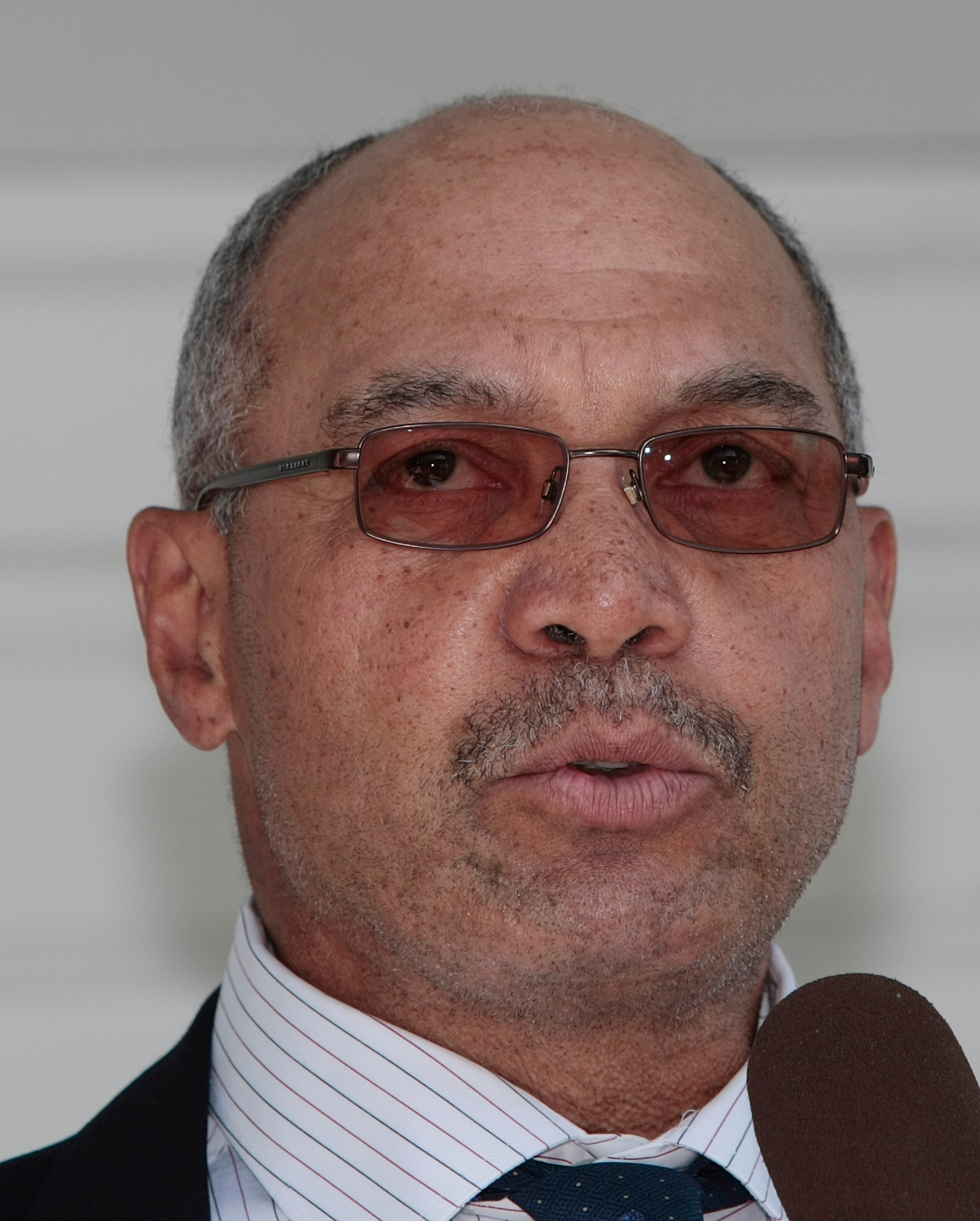 MOBILE, AL - APRIL 14:  Baseball Hall of Famer Reggie Jackson talks to those gathered during ceremonies opening the Hank Aaron Museum at the Hank Aaron Stadium on April 14, 2010 in Mobile, Alabama. (Photo by Dave Martin/Getty Images)