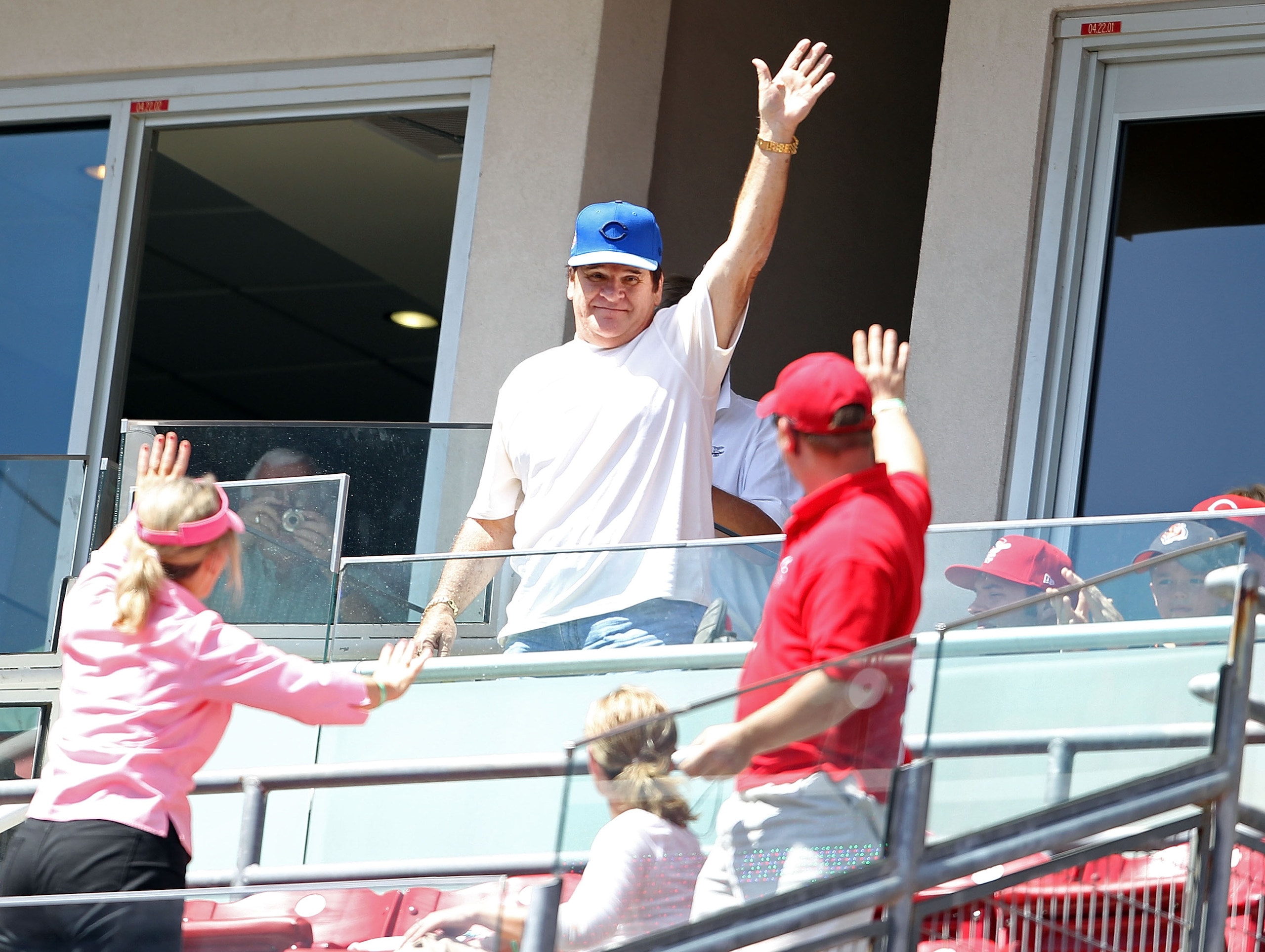 CINCINNATI - SEPTEMBER 12:  Pete Rose waves to the crowd during the Pittsburgh Pirates game against the Cincinnati Reds at Great American Ballpark on September 12, 2010 in Cincinnati, Ohio.  (Photo by Andy Lyons/Getty Images)